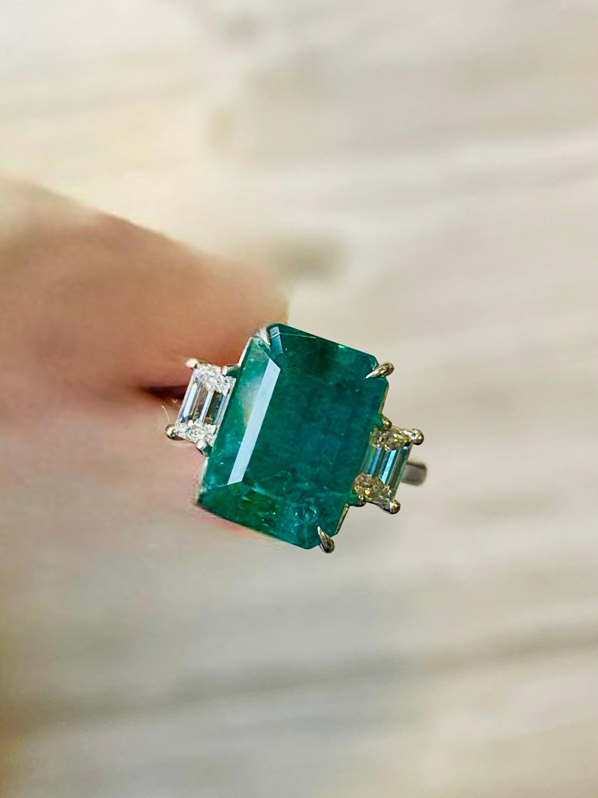 Emilio ! Bague en diamant émeraude de 7.93 carats Neuf - En vente à New York, NY