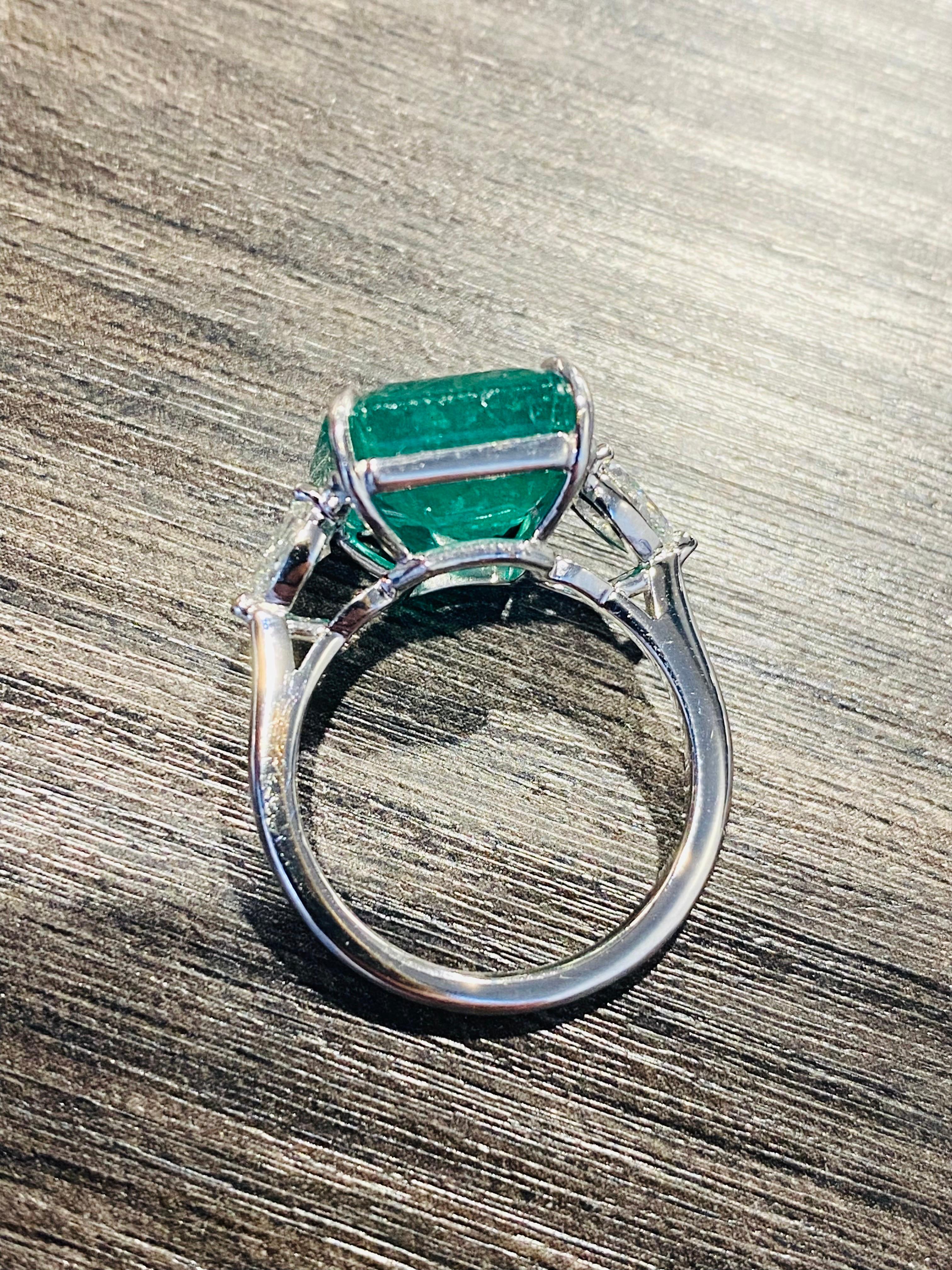 Anillo Esmeralda Emilio Jewelry 8.96 Quilates en Nuevo estado para la venta en New York, NY