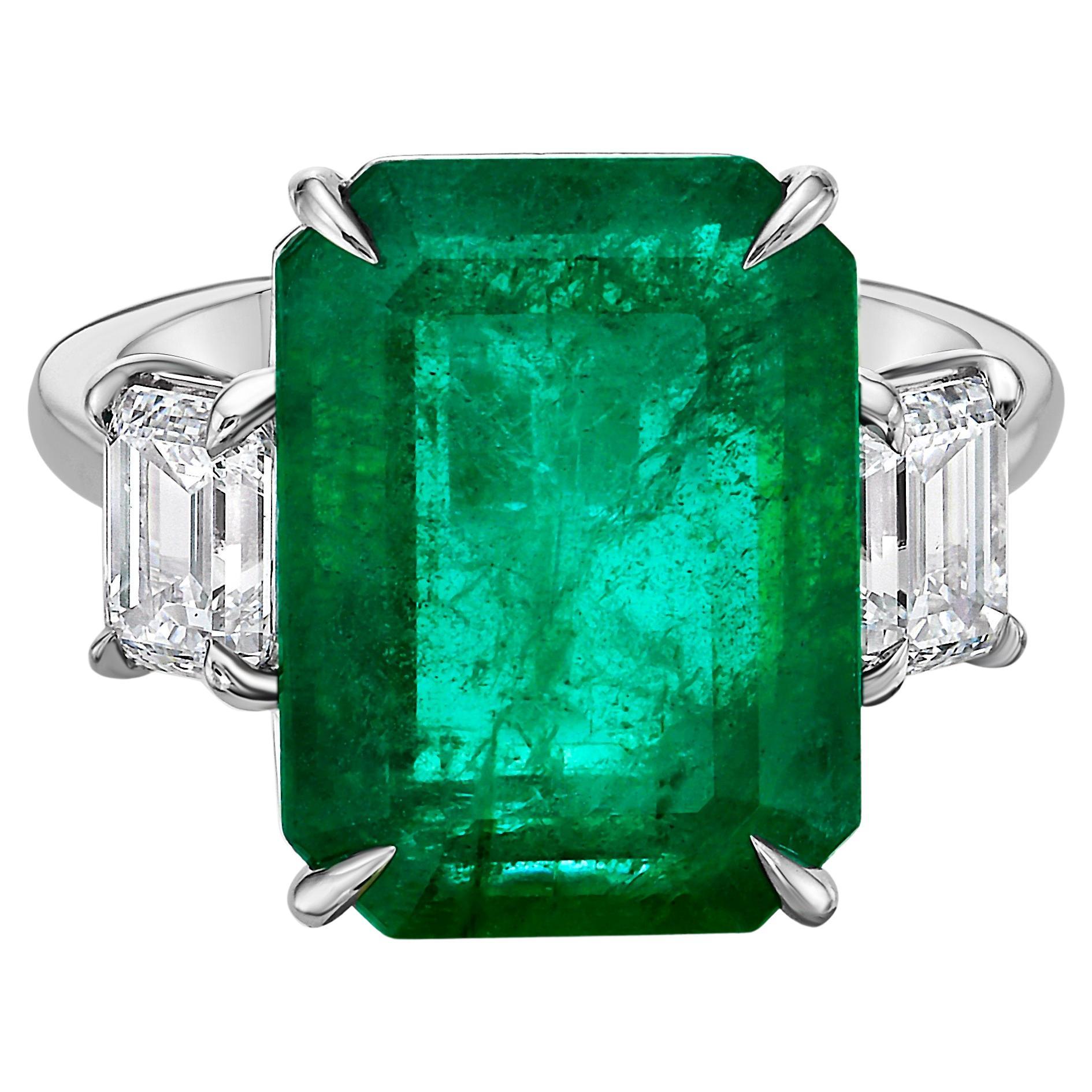 Anillo de diamantes esmeralda de 9.98 quilates de Emilio Jewelry