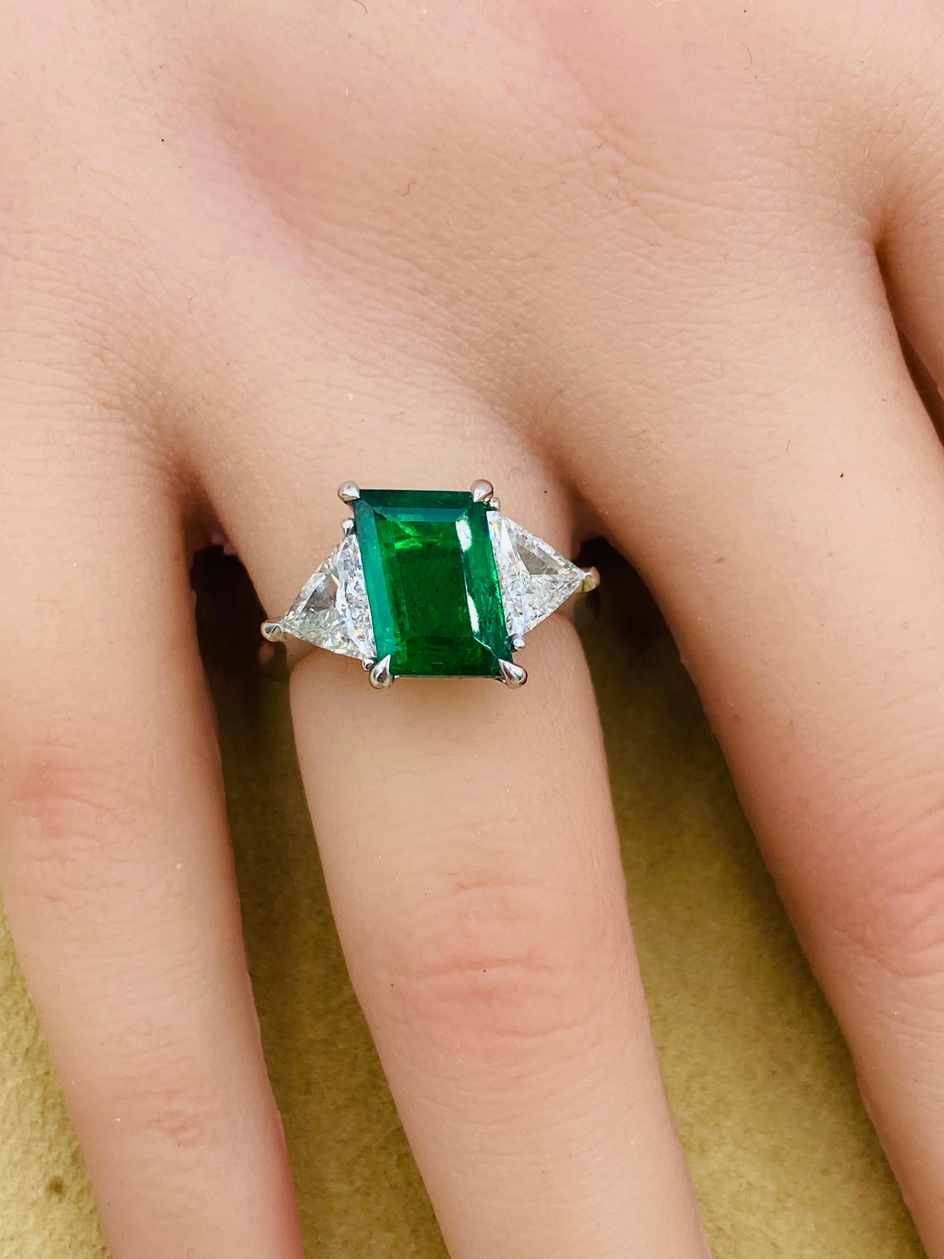 Emilio Jewelry AGL Certified 3.52 Carat Vivid Green Hexagon Emerald Diamond Ring For Sale 5