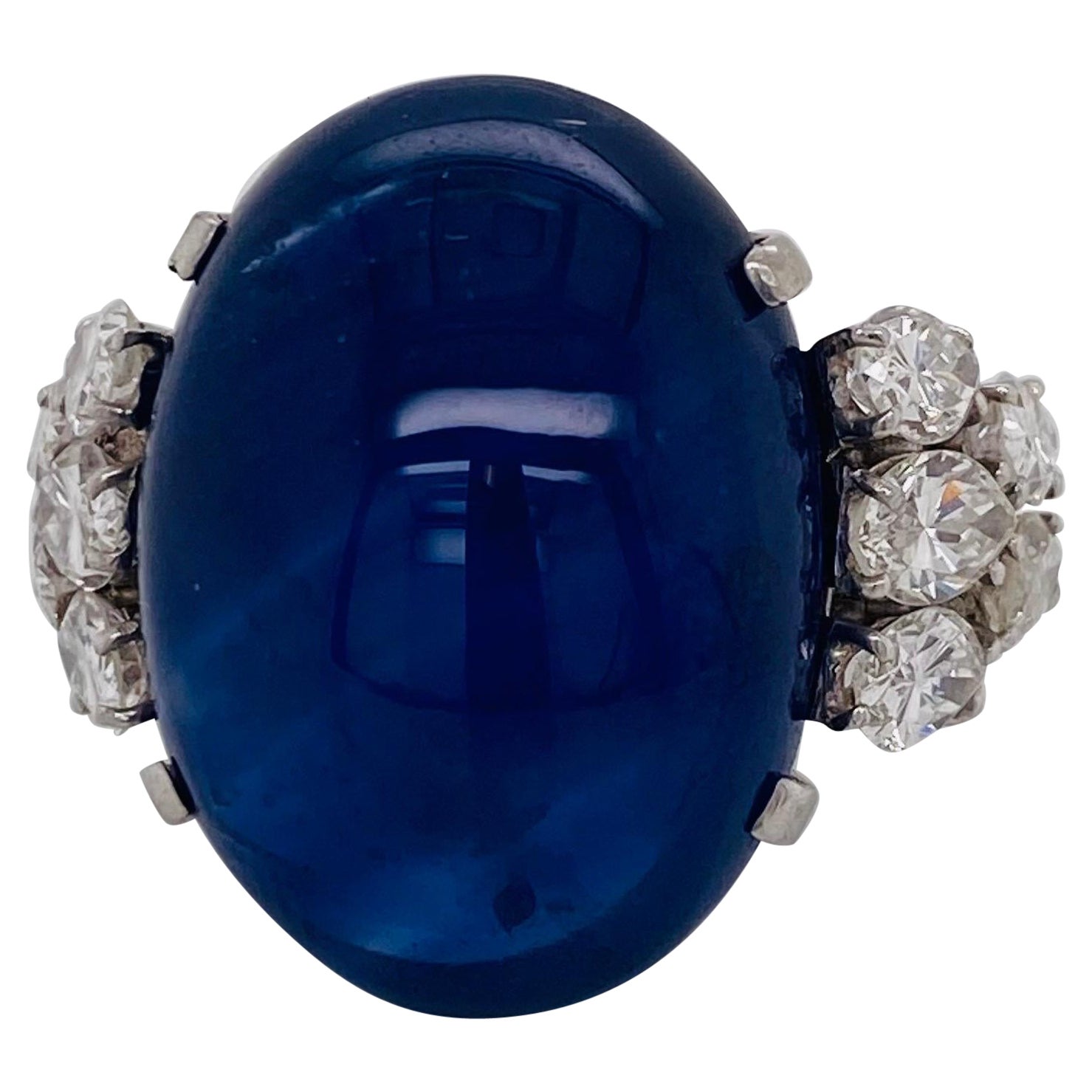 Emilio Jewelry, bague avec saphir bleu bleuet cabochon certifié AGL de 41,00 carats en vente