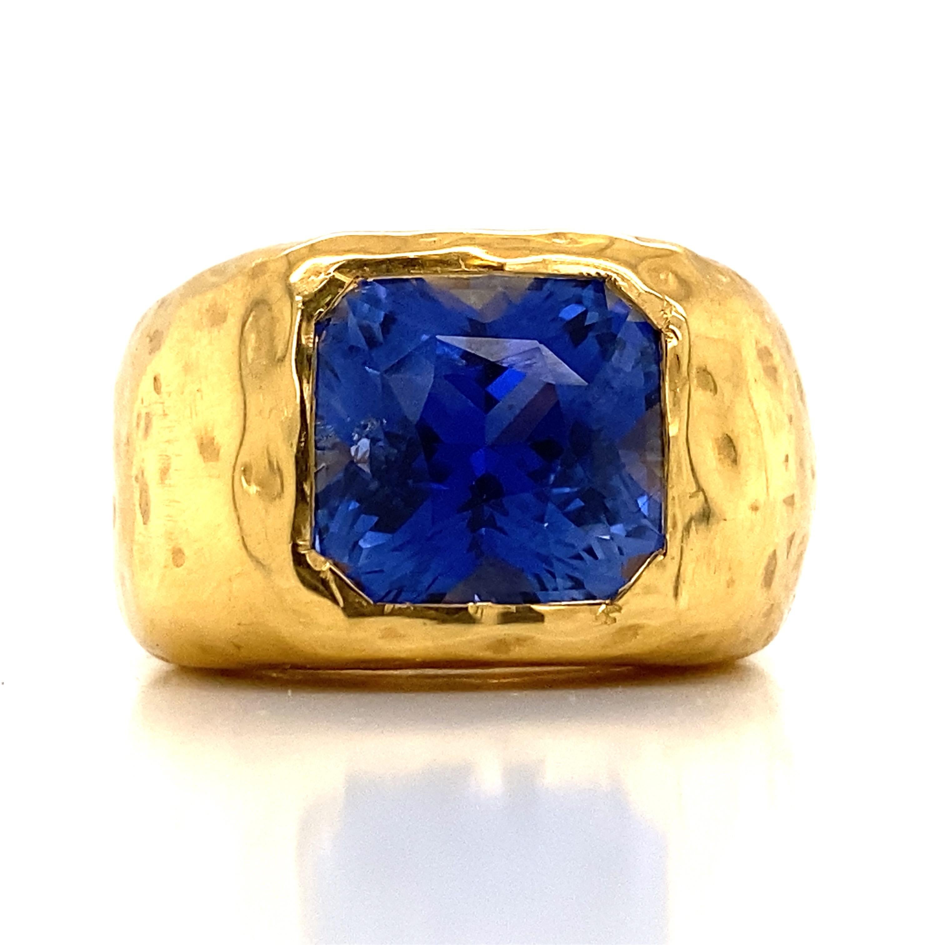 Radiant Cut Emilio Jewelry AGL Certified 7.20 Carat Sapphire Ring Set in 22 Karat Gold For Sale