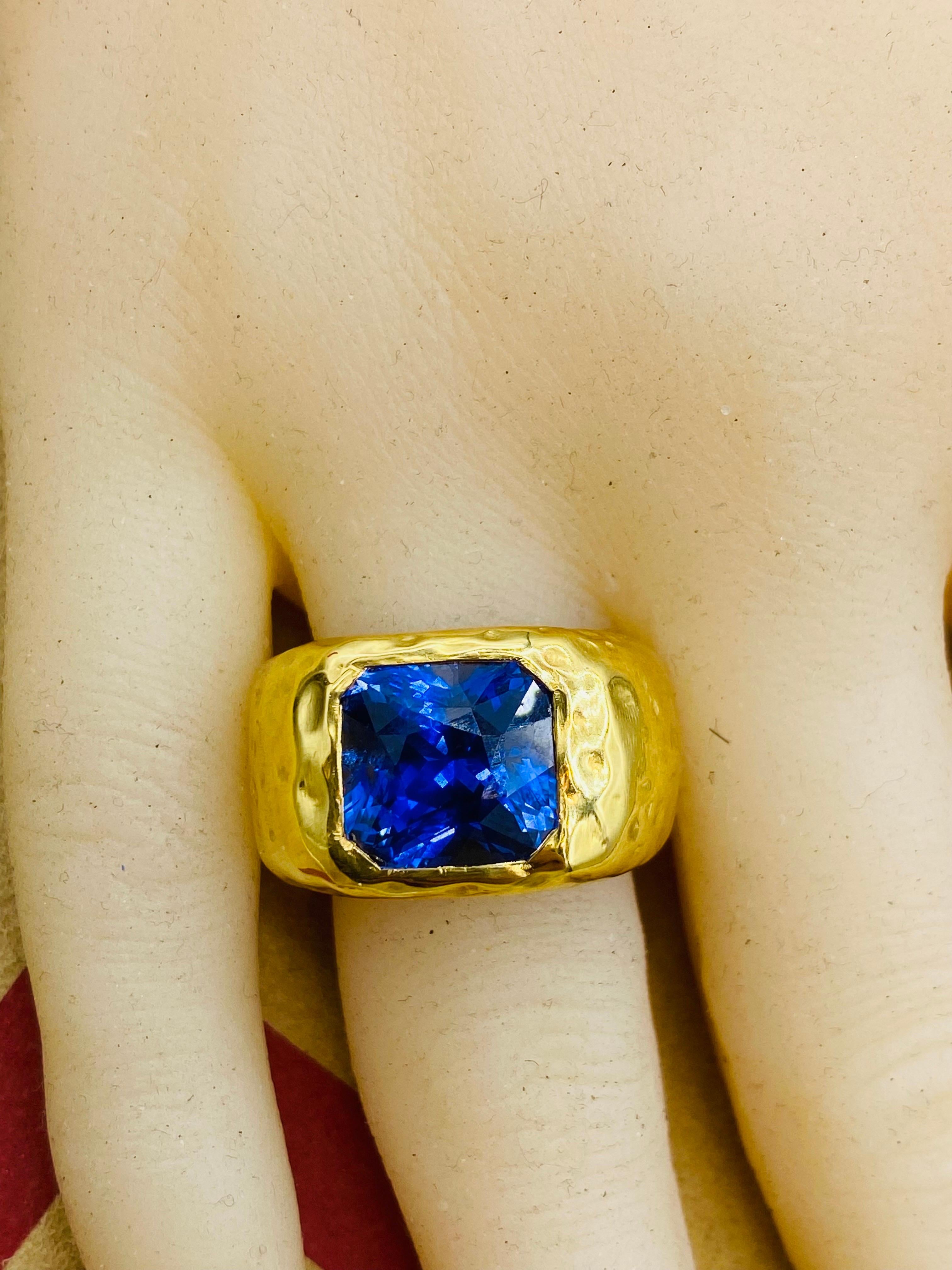 Emilio Jewelry AGL Certified 7.20 Carat Sapphire Ring Set in 22 Karat Gold In New Condition For Sale In New York, NY
