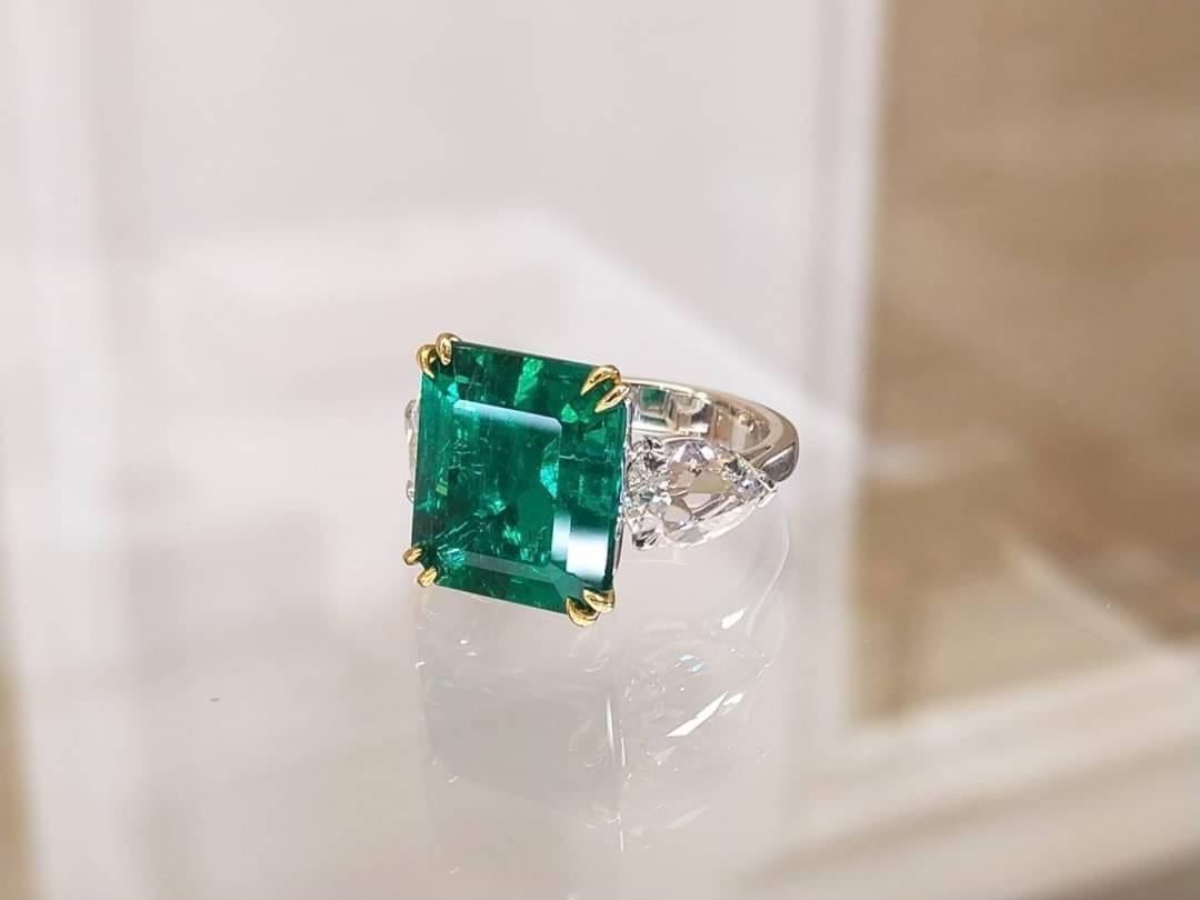 Emerald Cut Emilio Jewelry Certified 10.50 Carat Untreated No Oil Muzo Colombian Emerald For Sale