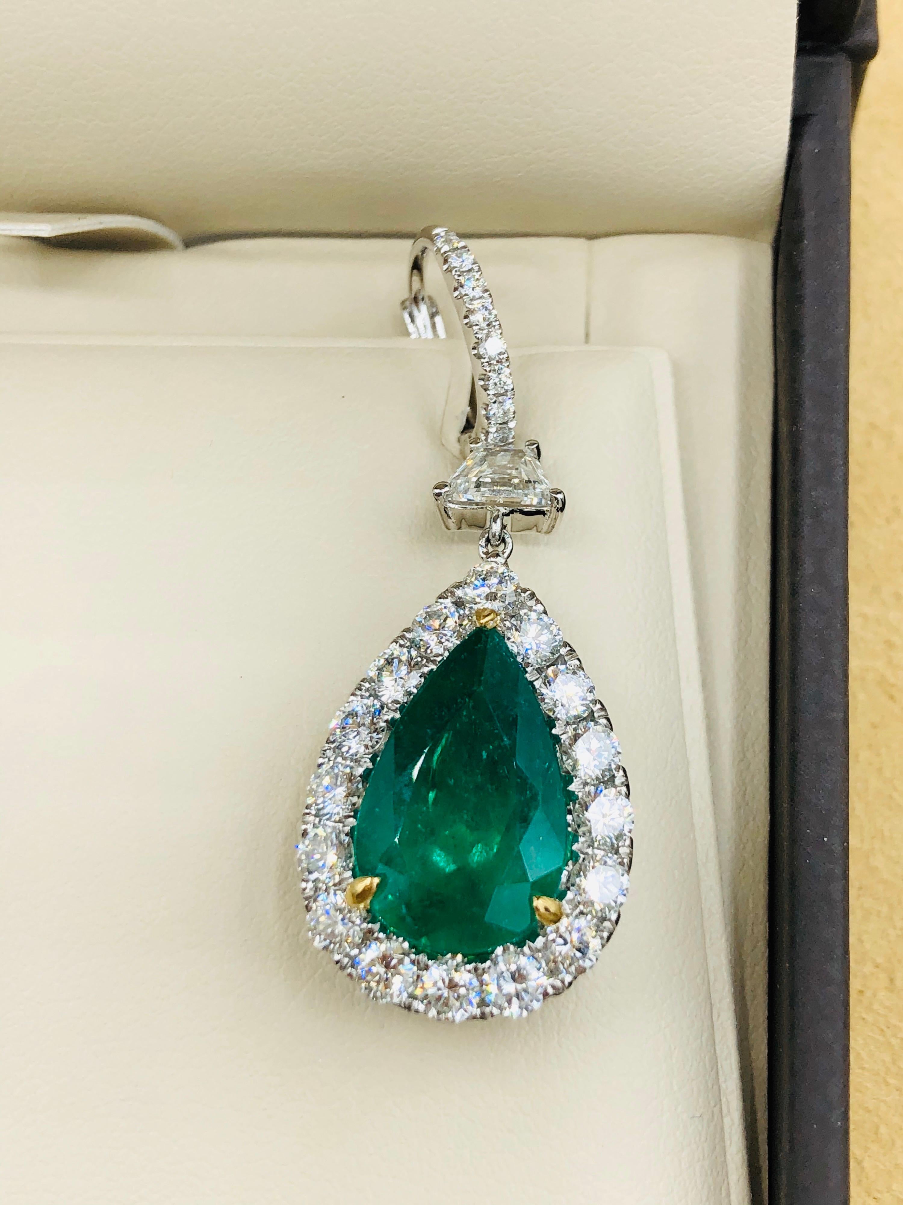 Emilio Jewelry Certified 14.02 Carat Vivid Green Colombian Emerald Earrings 2