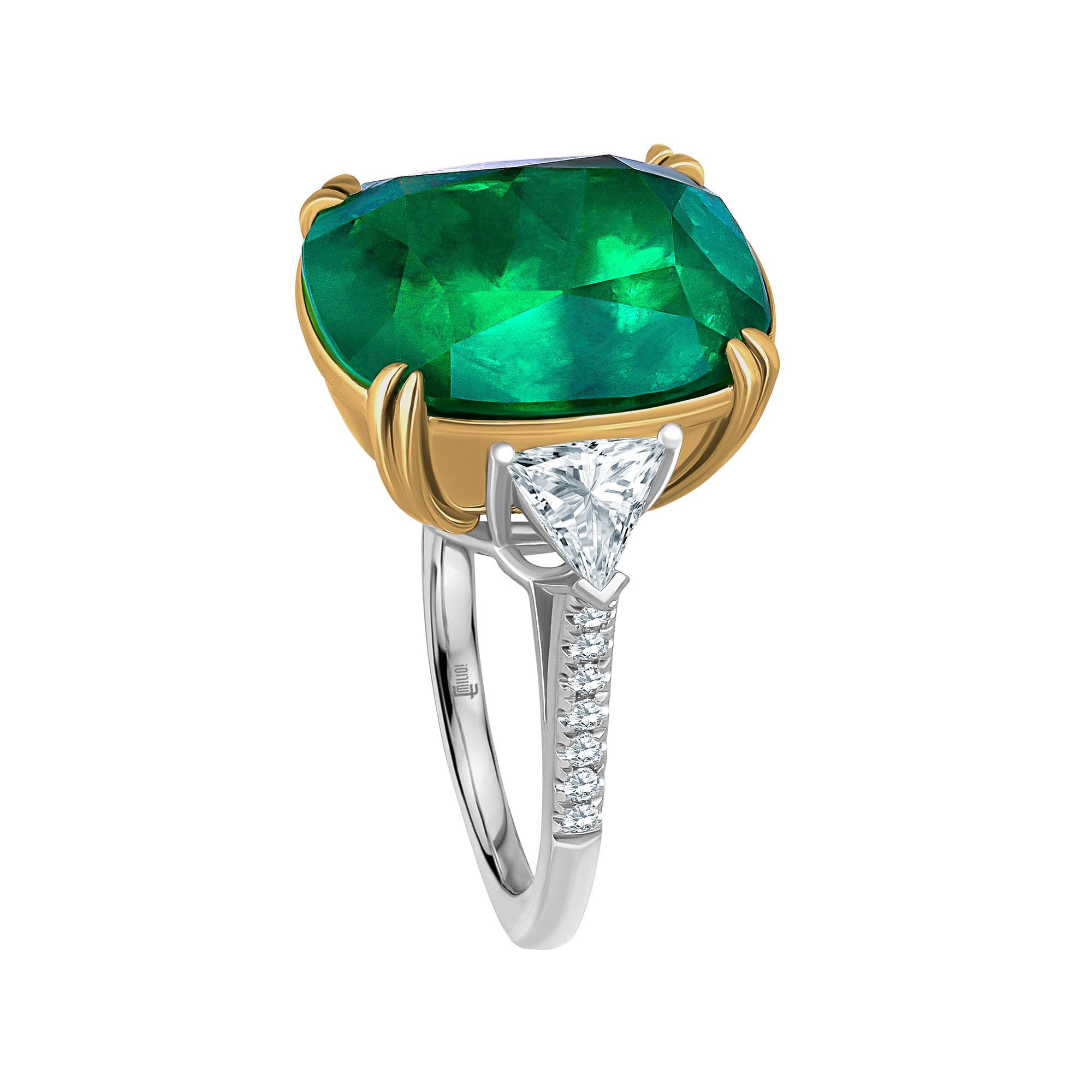 Emilio Jewelry Certified 15.96 Carat Colombian Vivid Green Emerald Diamond Ring In New Condition In New York, NY