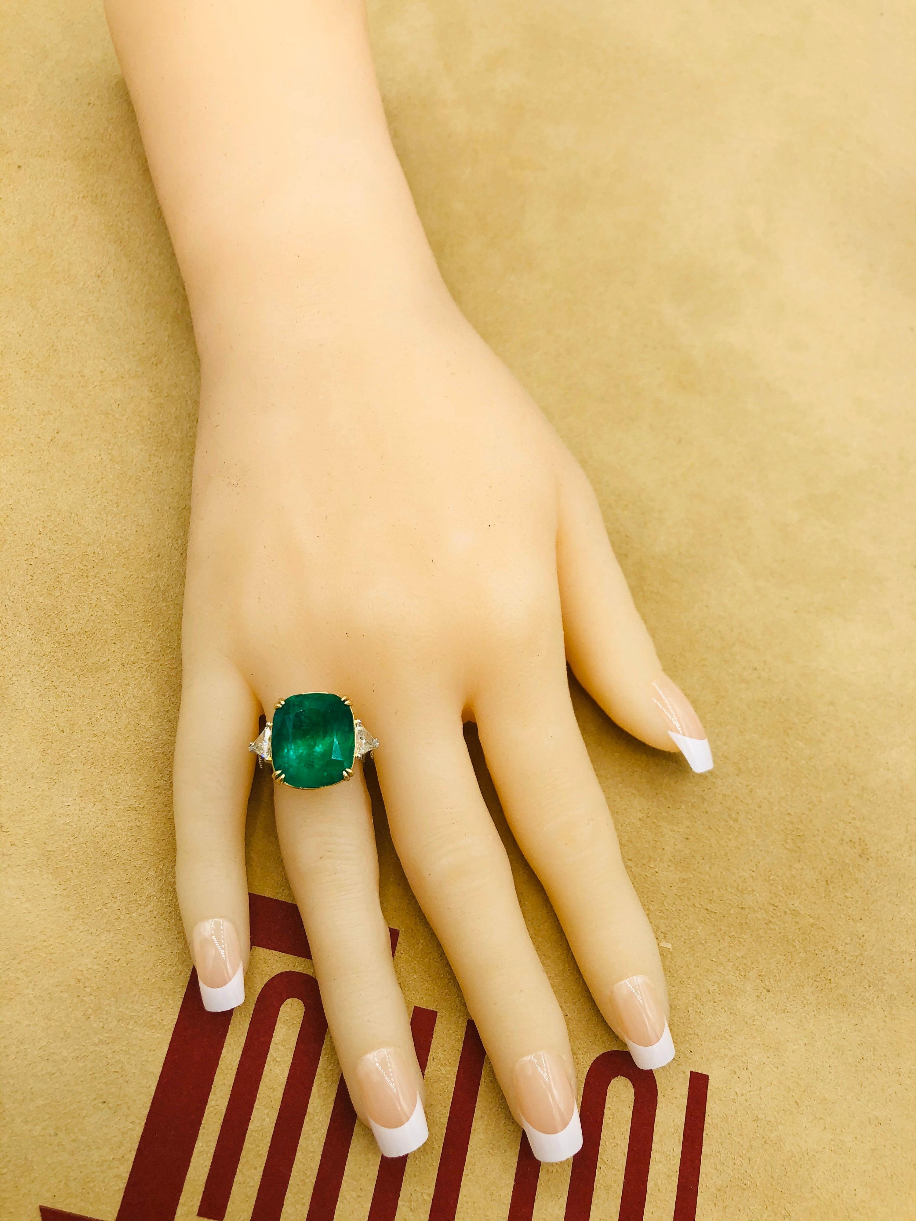 Emilio Jewelry Certified 15.96 Carat Colombian Vivid Green Emerald Diamond Ring 1