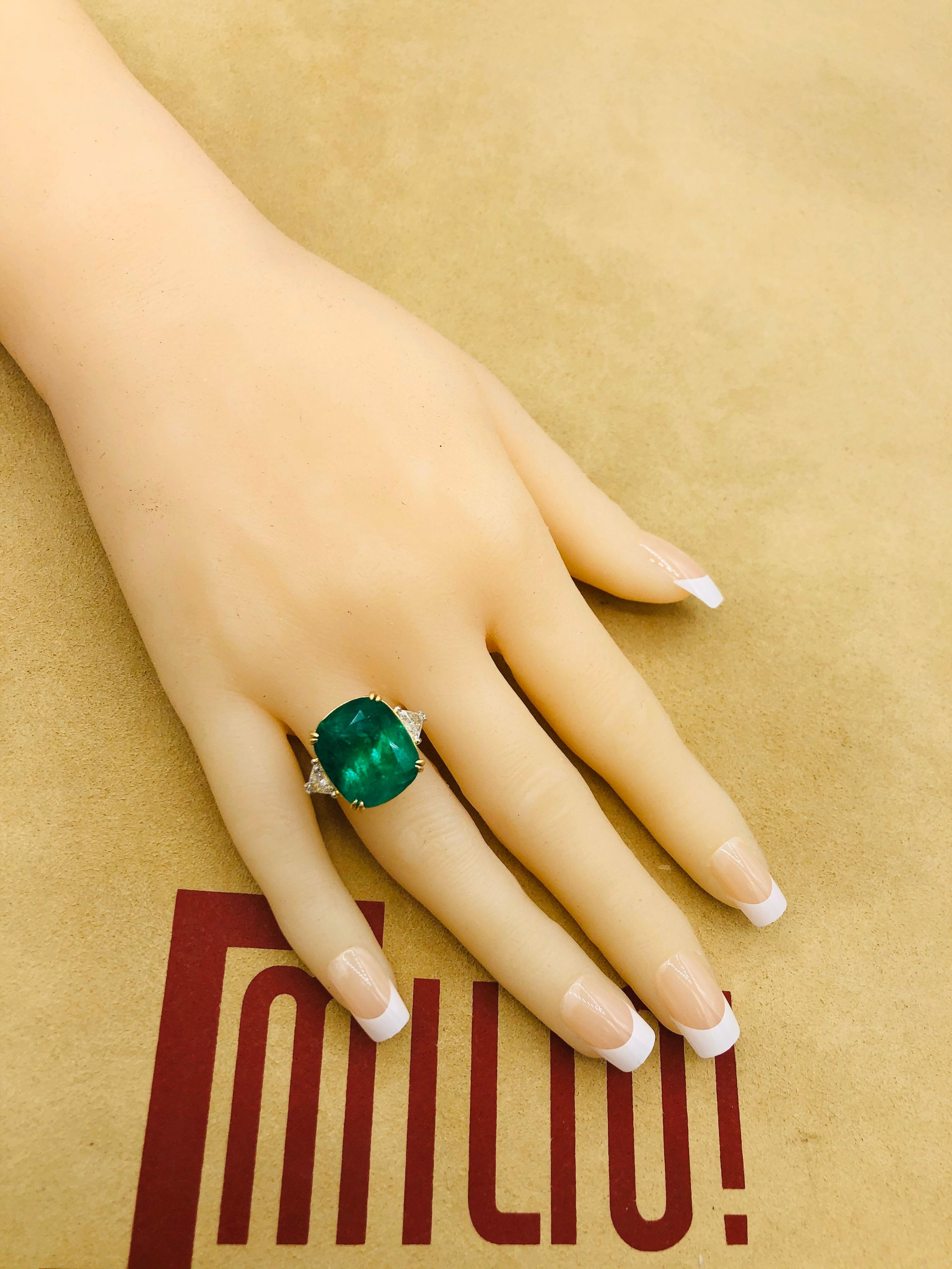 Emilio Jewelry Certified 15.96 Carat Colombian Vivid Green Emerald Diamond Ring 3