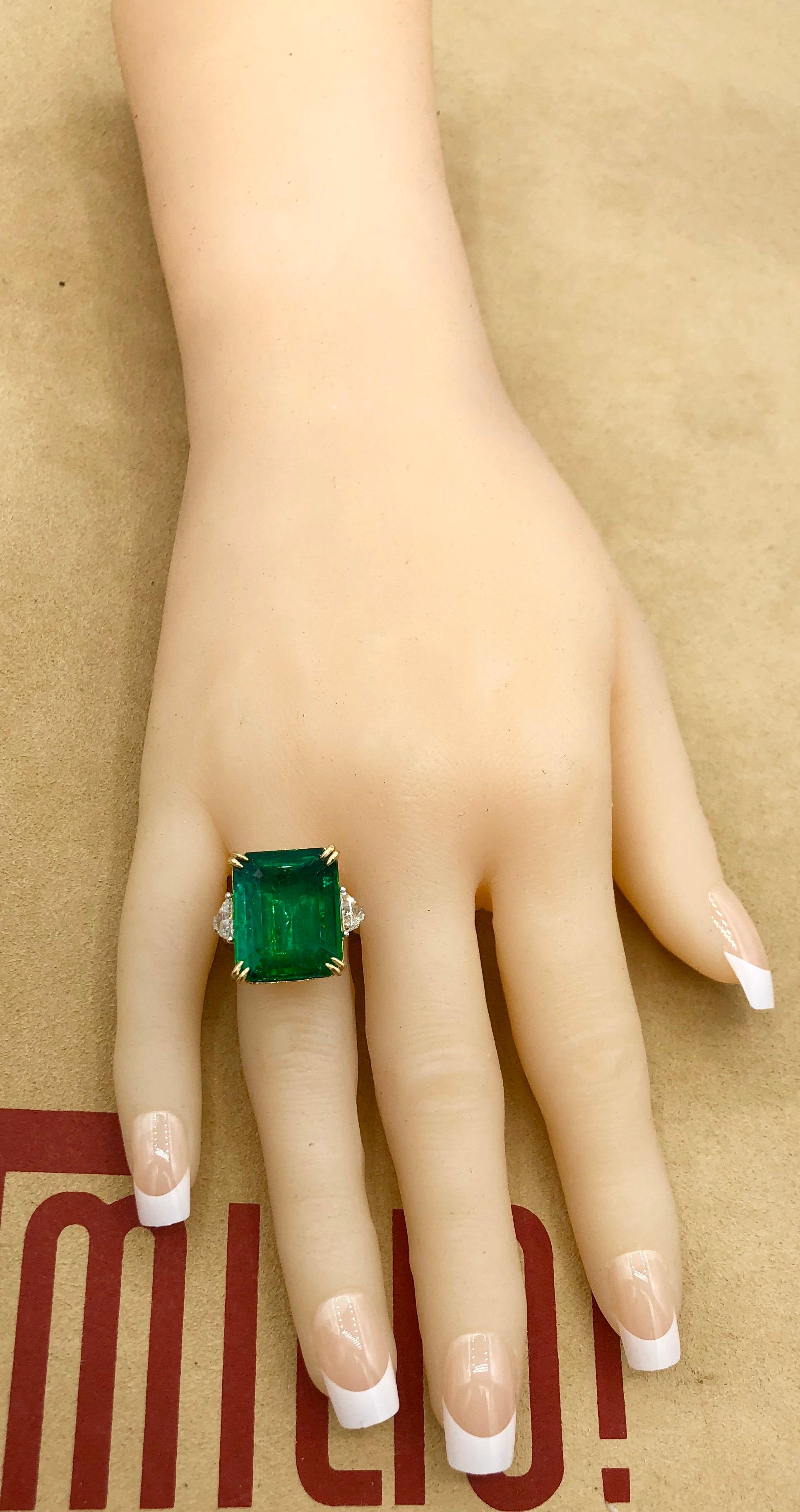 Emilio Jewelry Certified 19.21 Carat Emerald Diamond Ring For Sale 3