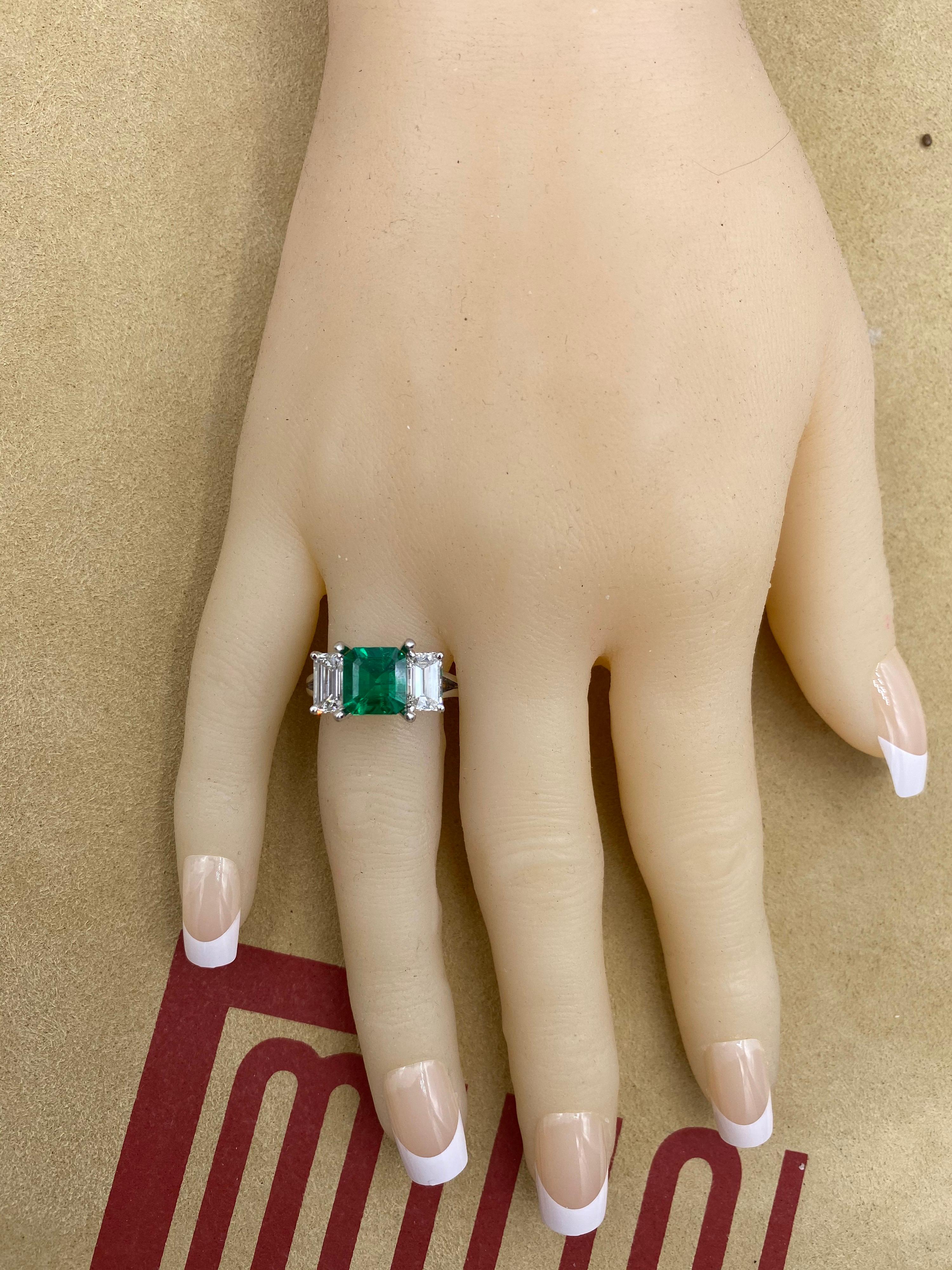 Women's or Men's Emilio Jewelry Certified 2.28 Carat No Oil Untreated Colombian Emerald Ring For Sale