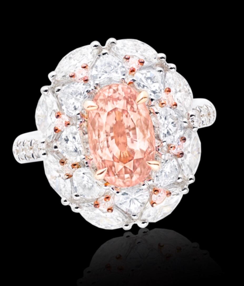 Taille coussin Bague Emilio Jewelry certifiée Padparascha en diamants non chauffés de 3,00 carats en vente