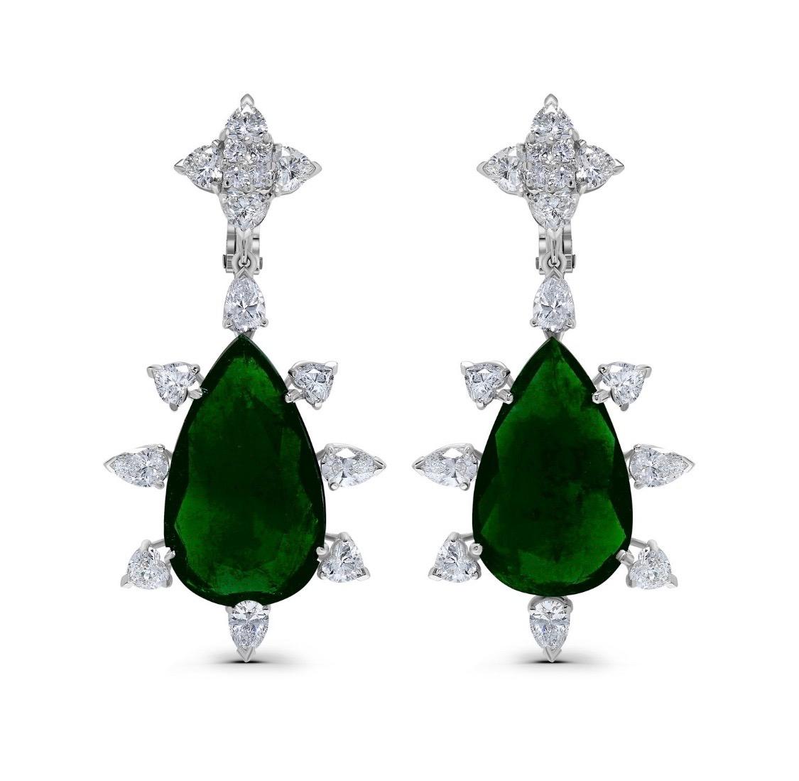 Taille poire Emilio Jewelry, boucles d'oreilles en diamants et émeraude de Colombie certifiée 33 carats en vente