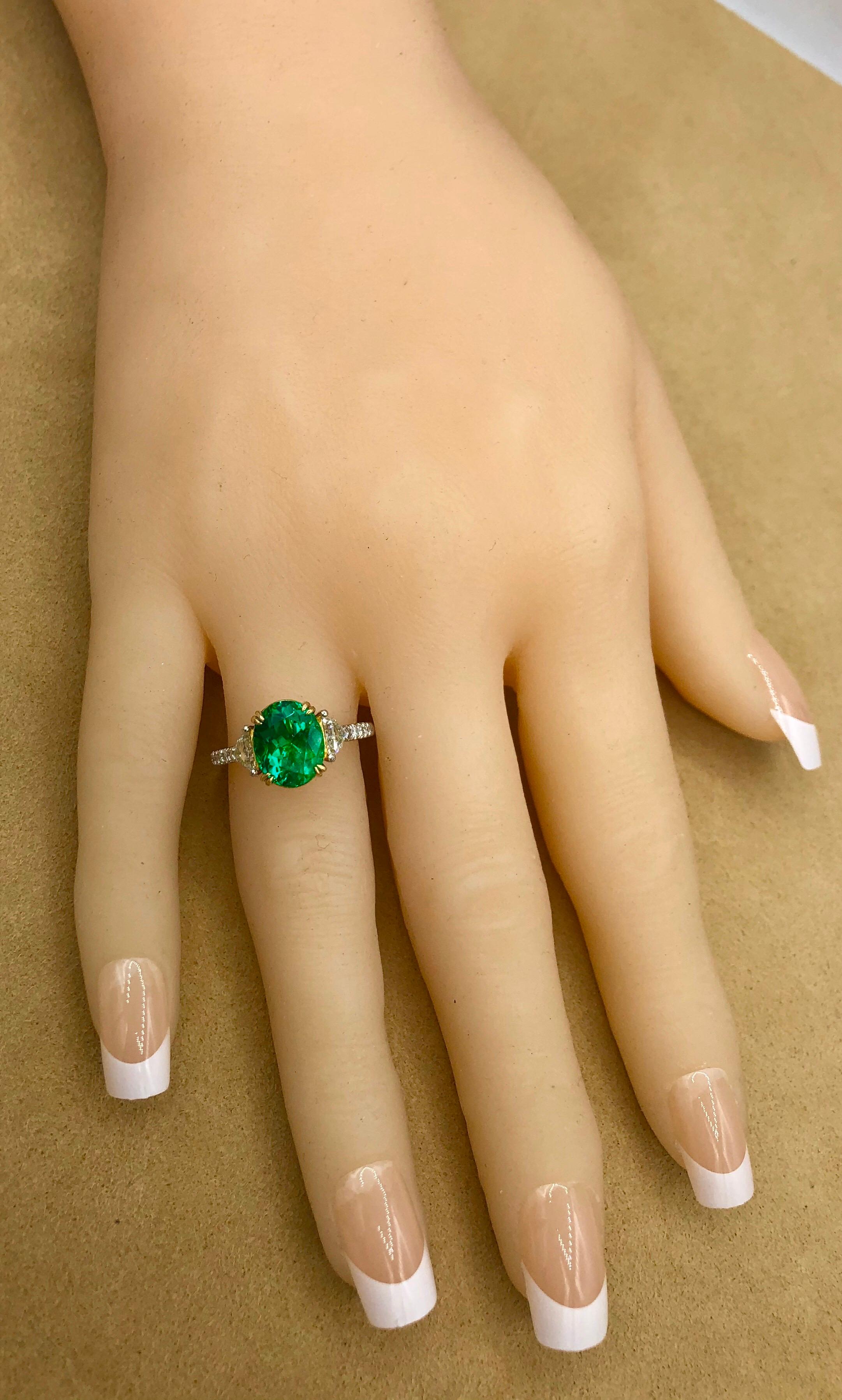 Emilio Jewelry Certified 3.82 Carat Colombian Emerald Diamond Ring In New Condition In New York, NY