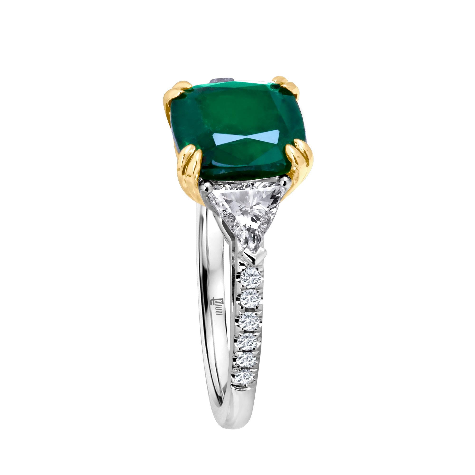Emilio Jewelry Certified 4.24 Carat Emerald Platinum Diamond Ring In New Condition In New York, NY