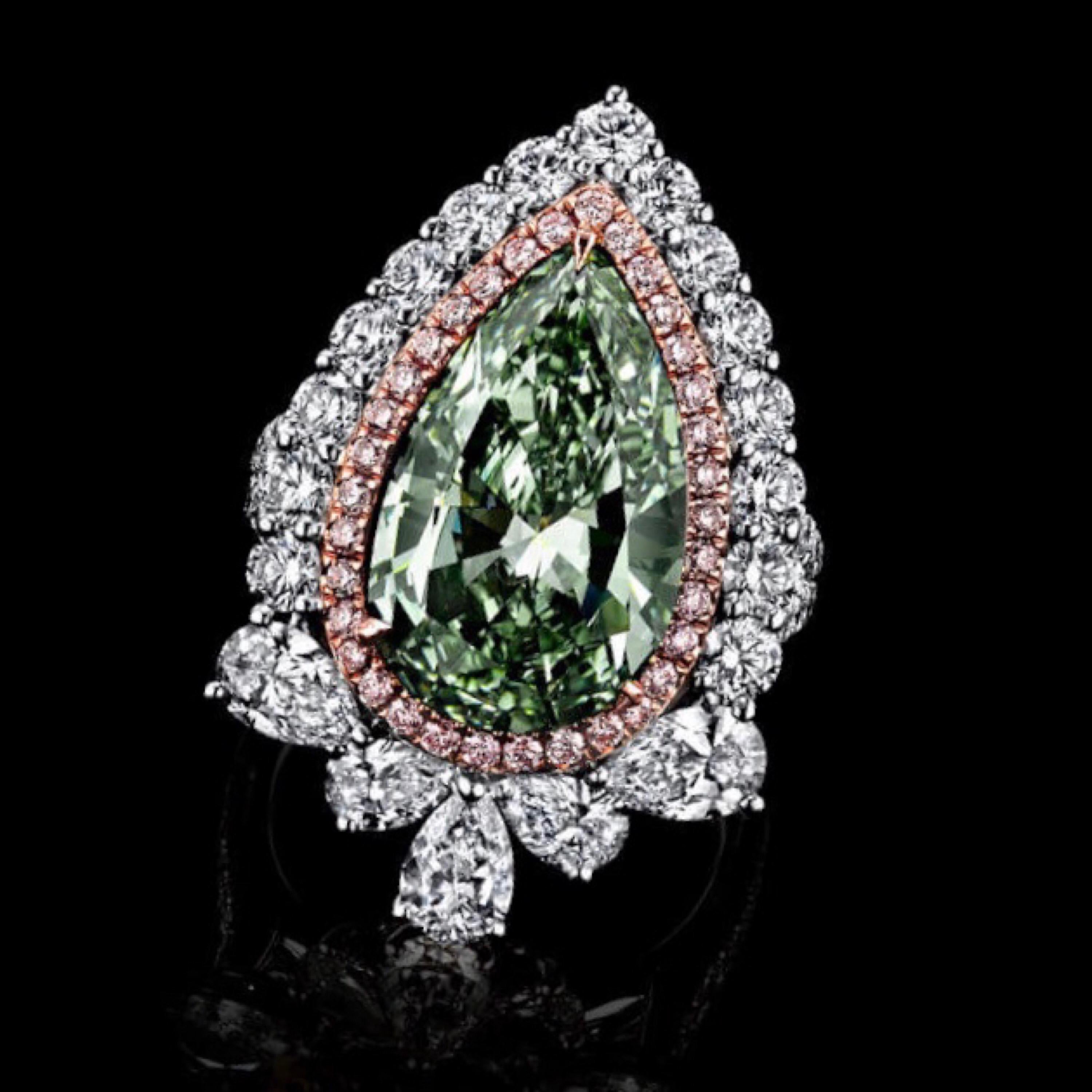 Emilio Jewelry Certified 5.00 Carat Fancy Green Internally Flawless Diamond In New Condition In New York, NY