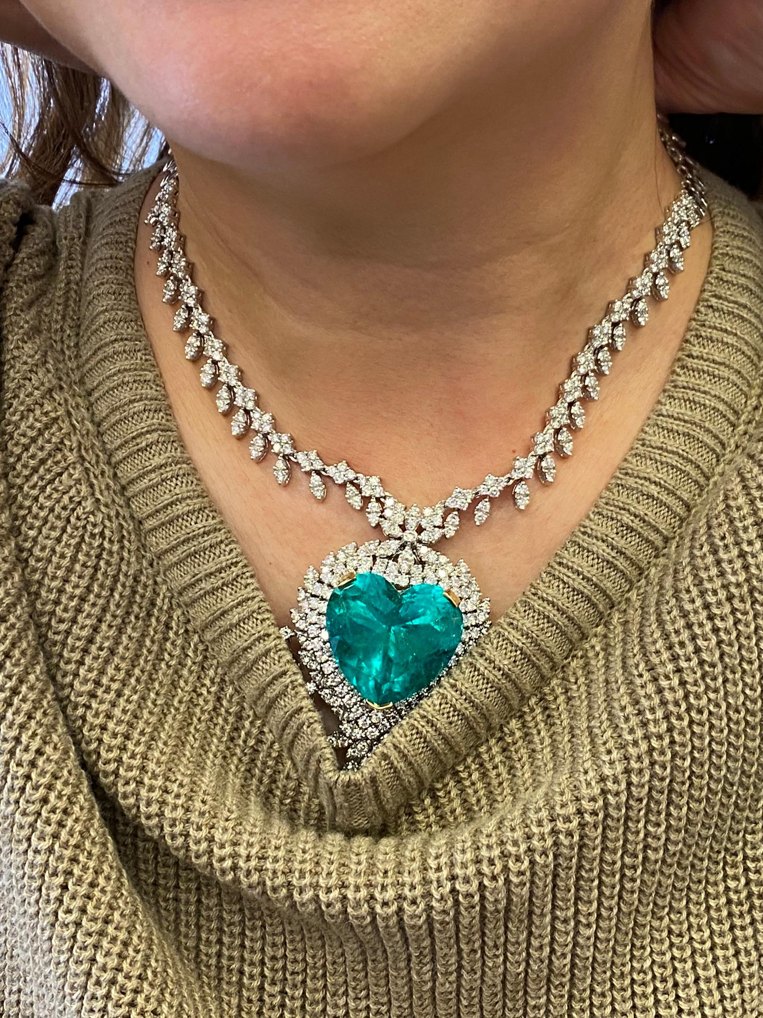 Emilio Jewelry Certified 54 Carat Vivid Green Colombian Emerald Heart Necklace im Angebot 5