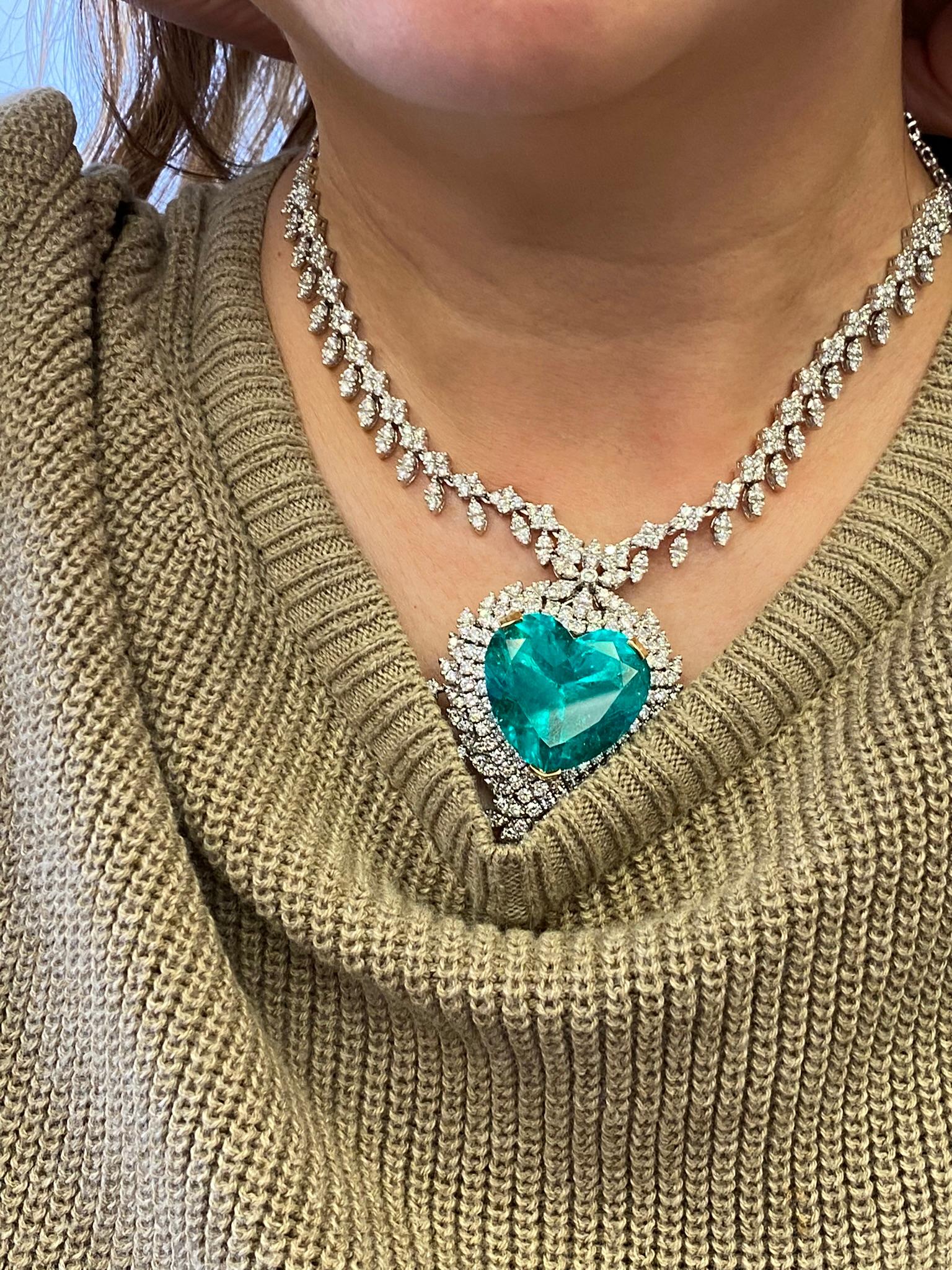 Emilio Jewelry Certified 54 Carat Vivid Green Colombian Emerald Heart Necklace im Angebot 6