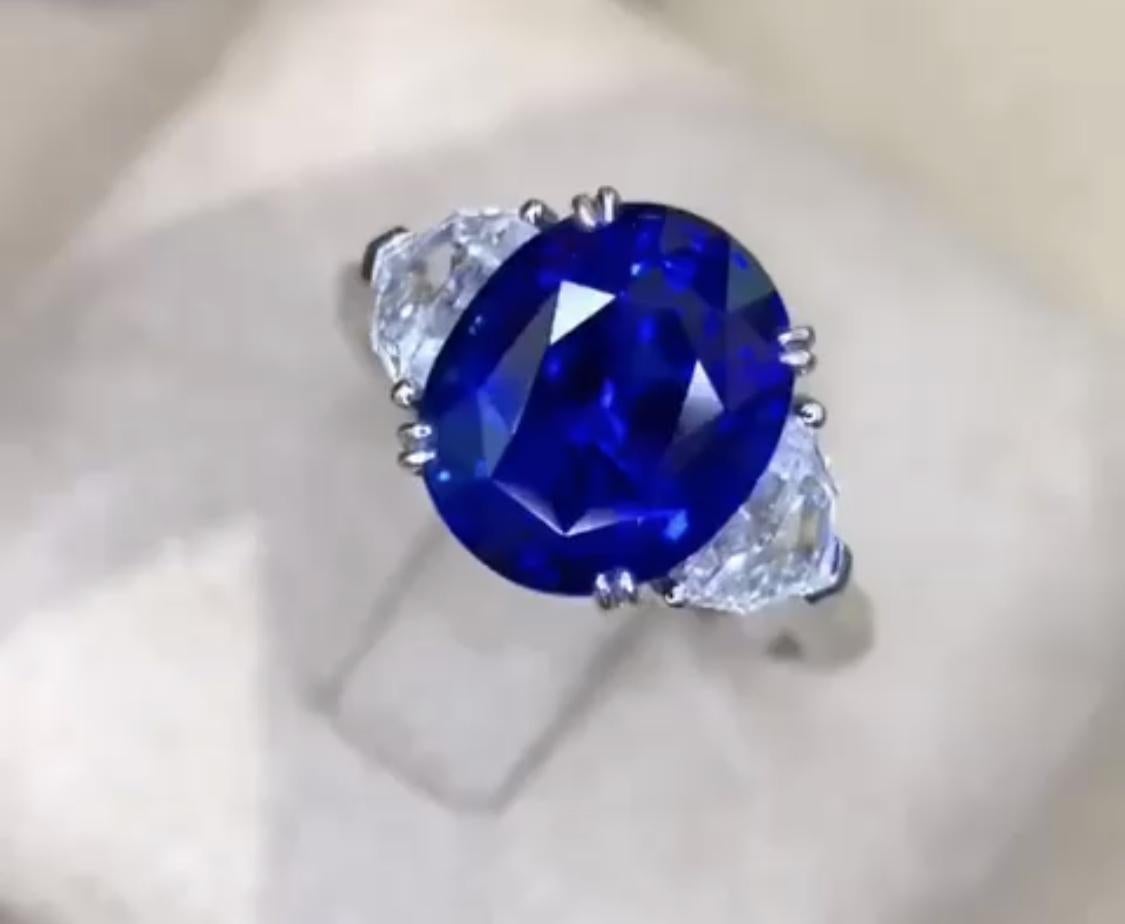 Anillo de zafiro azul real certificado por Emilio Jewelry de 5.55 quilates en Nuevo estado para la venta en New York, NY