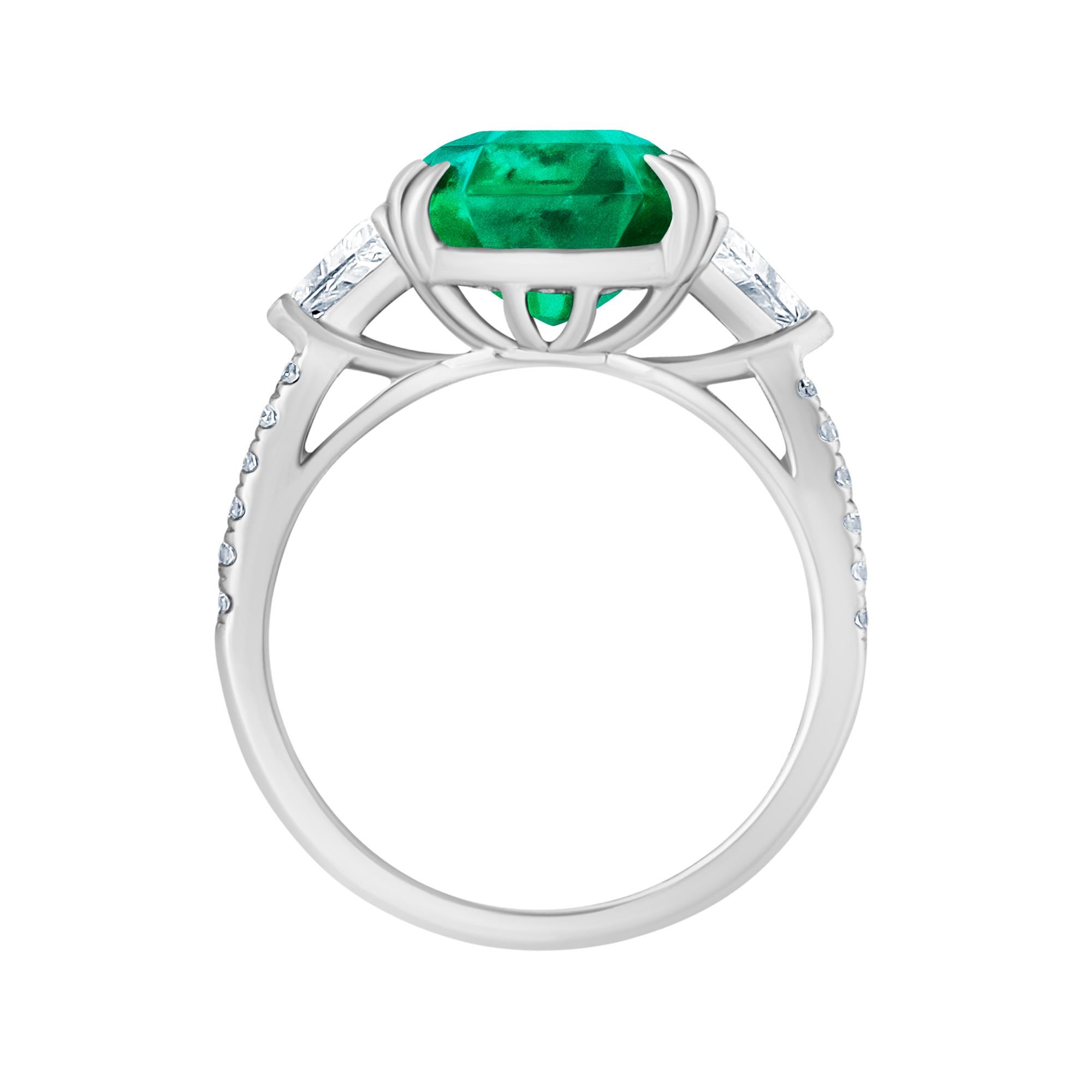 Contemporary Emilio Jewelry Certified 6.33 Carat Genuine Colombian Emerald Diamond Ring