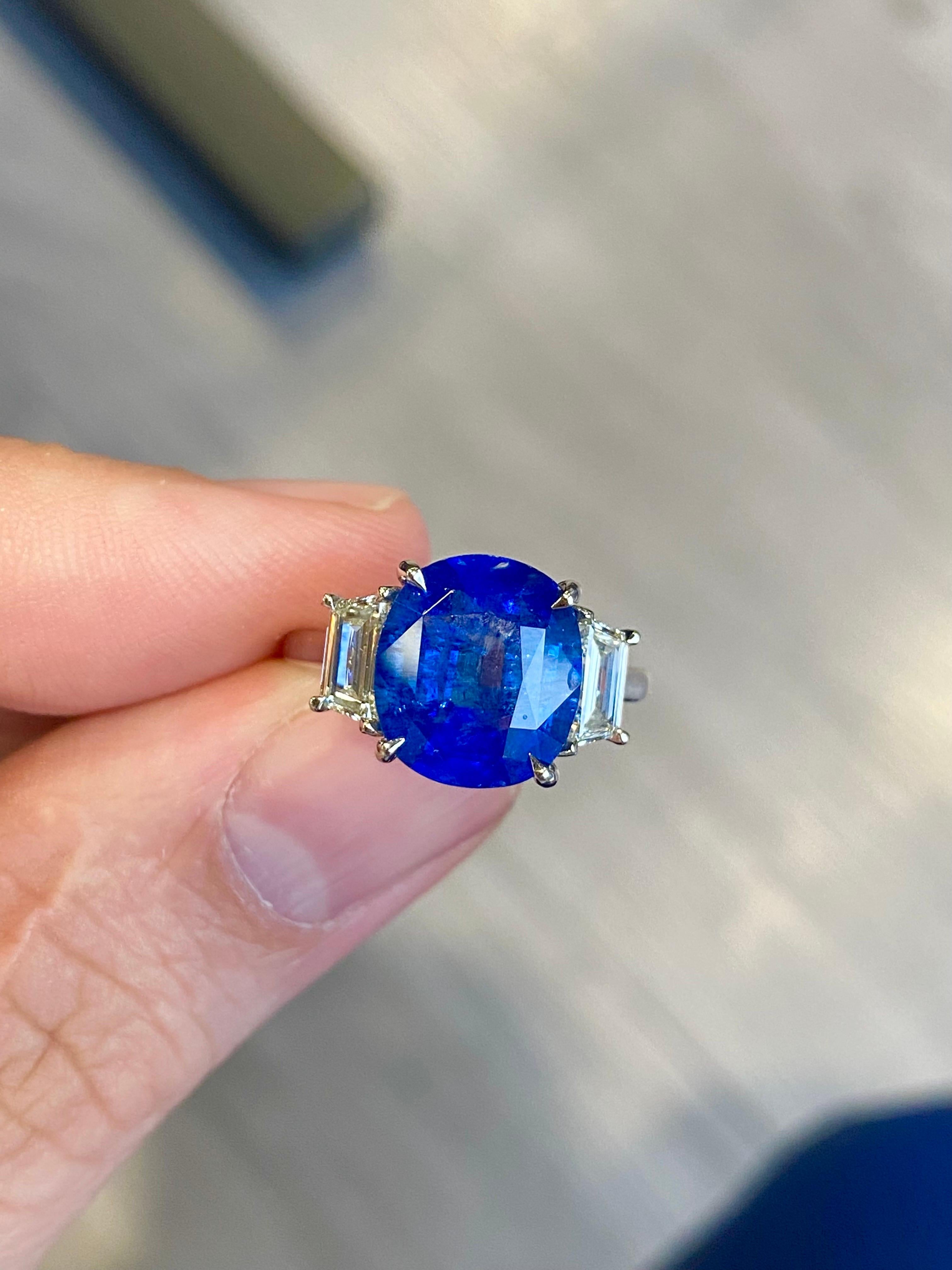 Emilio Jewelry Certified 6.39 Carat Sapphire Ring In New Condition For Sale In New York, NY