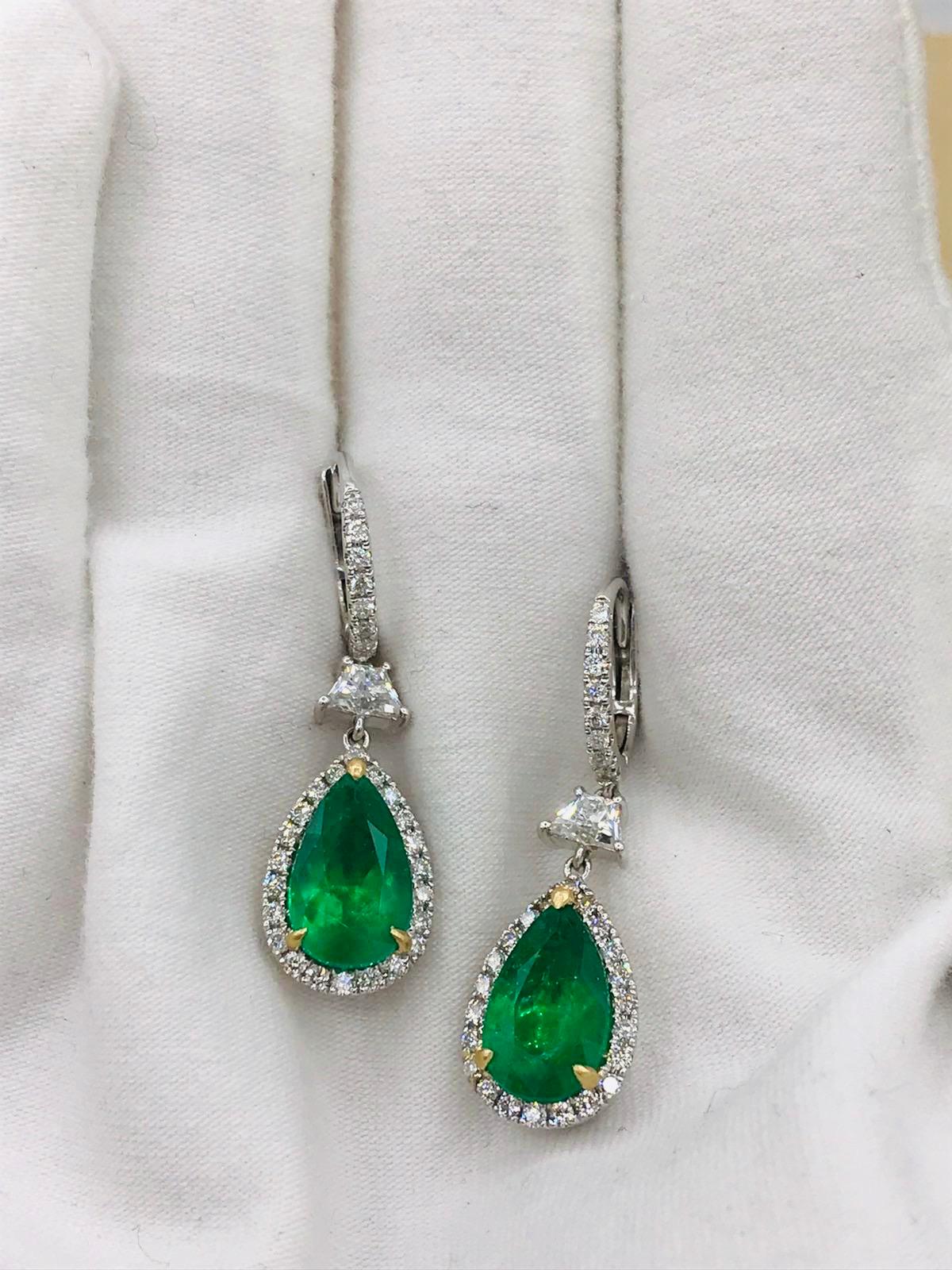 Emilio Jewelry Certified 6.70 Carat Vivid Green Colombian Emerald Earrings For Sale 5