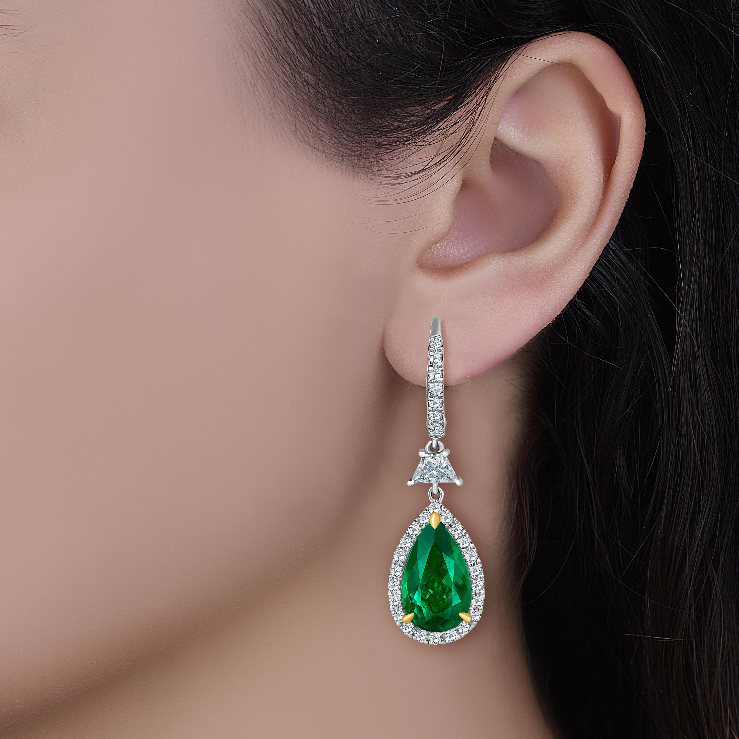 Emilio Jewelry Certified 6.70 Carat Vivid Green Colombian Emerald Earrings
Showcasing a gorgeous pear of pear shape Genuine colombian Emeralds weighing 5.45cts Certified by C.Dunaigre. The emerald color is certified as Vivid green, the most
