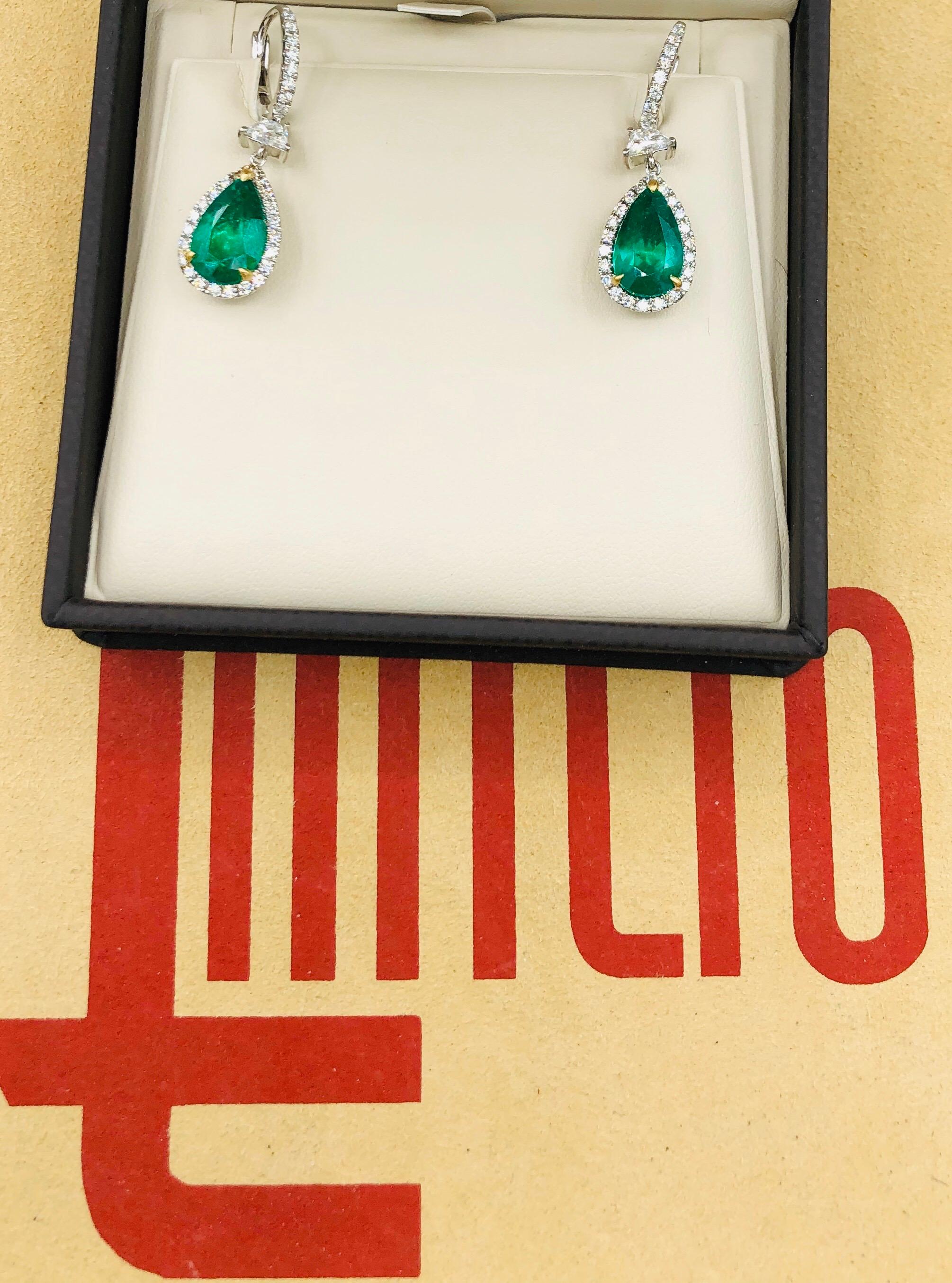 Emilio Jewelry zertifizierte 6,70 Karat lebhafte grüne kolumbianische Smaragd-Ohrringe im Zustand „Neu“ im Angebot in New York, NY