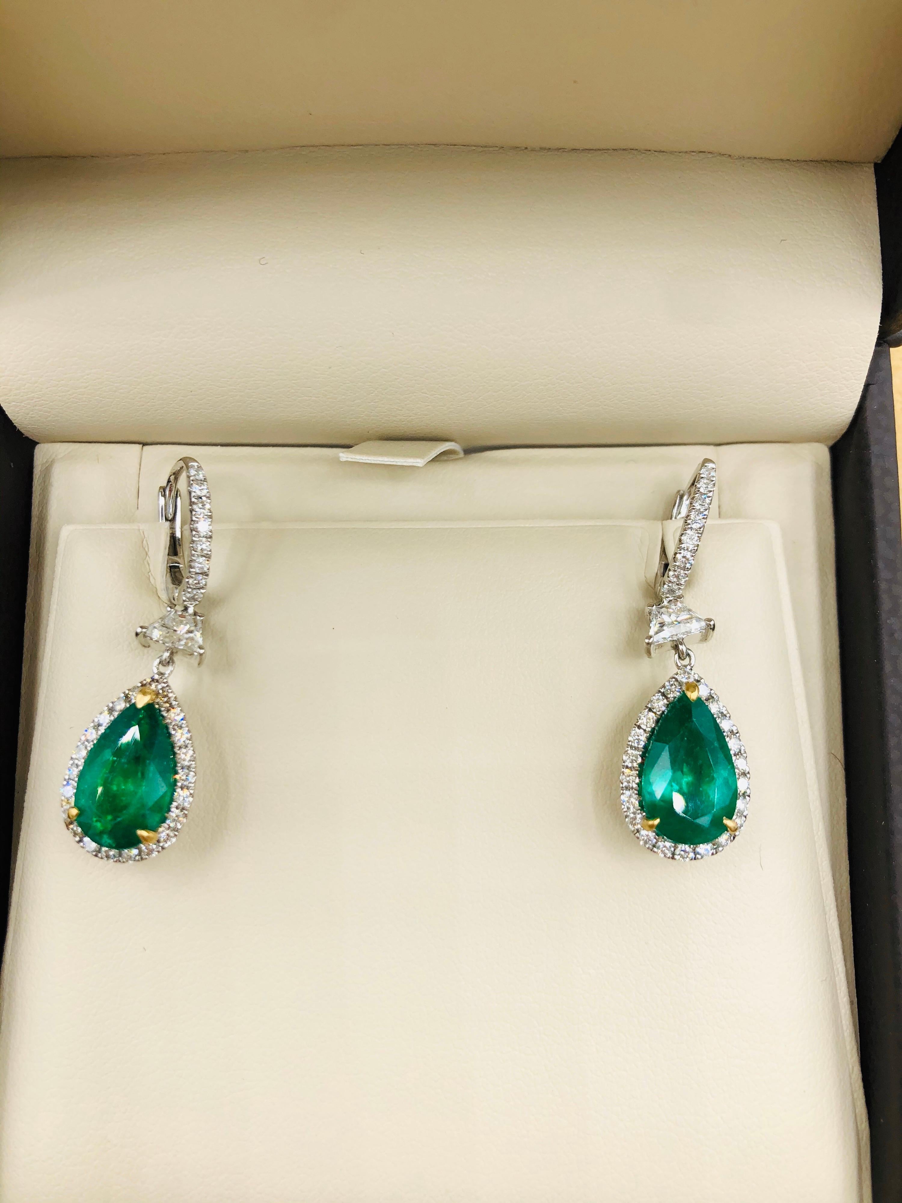 Women's or Men's Emilio Jewelry Certified 6.70 Carat Vivid Green Colombian Emerald Earrings For Sale