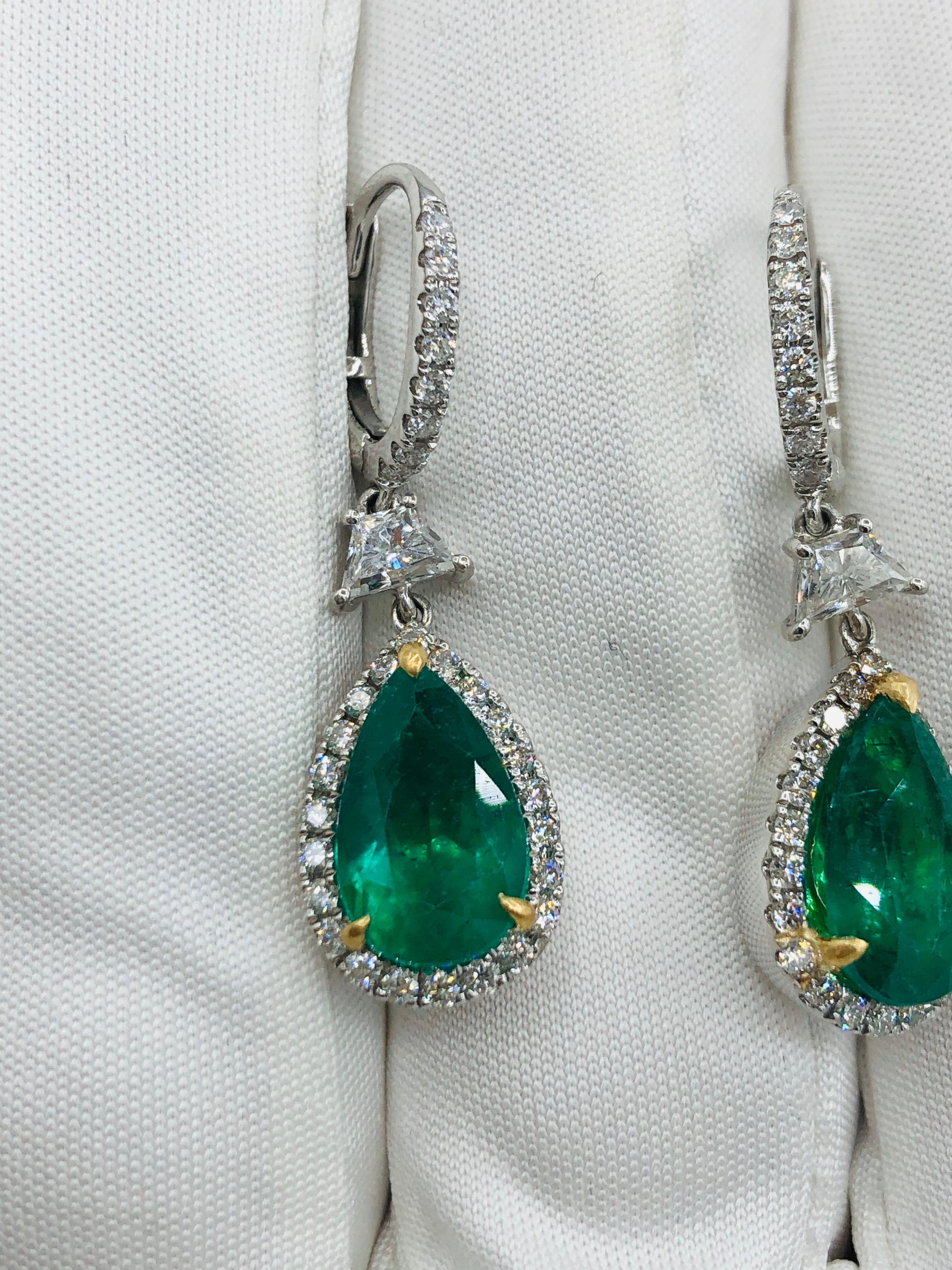 Emilio Jewelry Certified 6.70 Carat Vivid Green Colombian Emerald Earrings For Sale 2