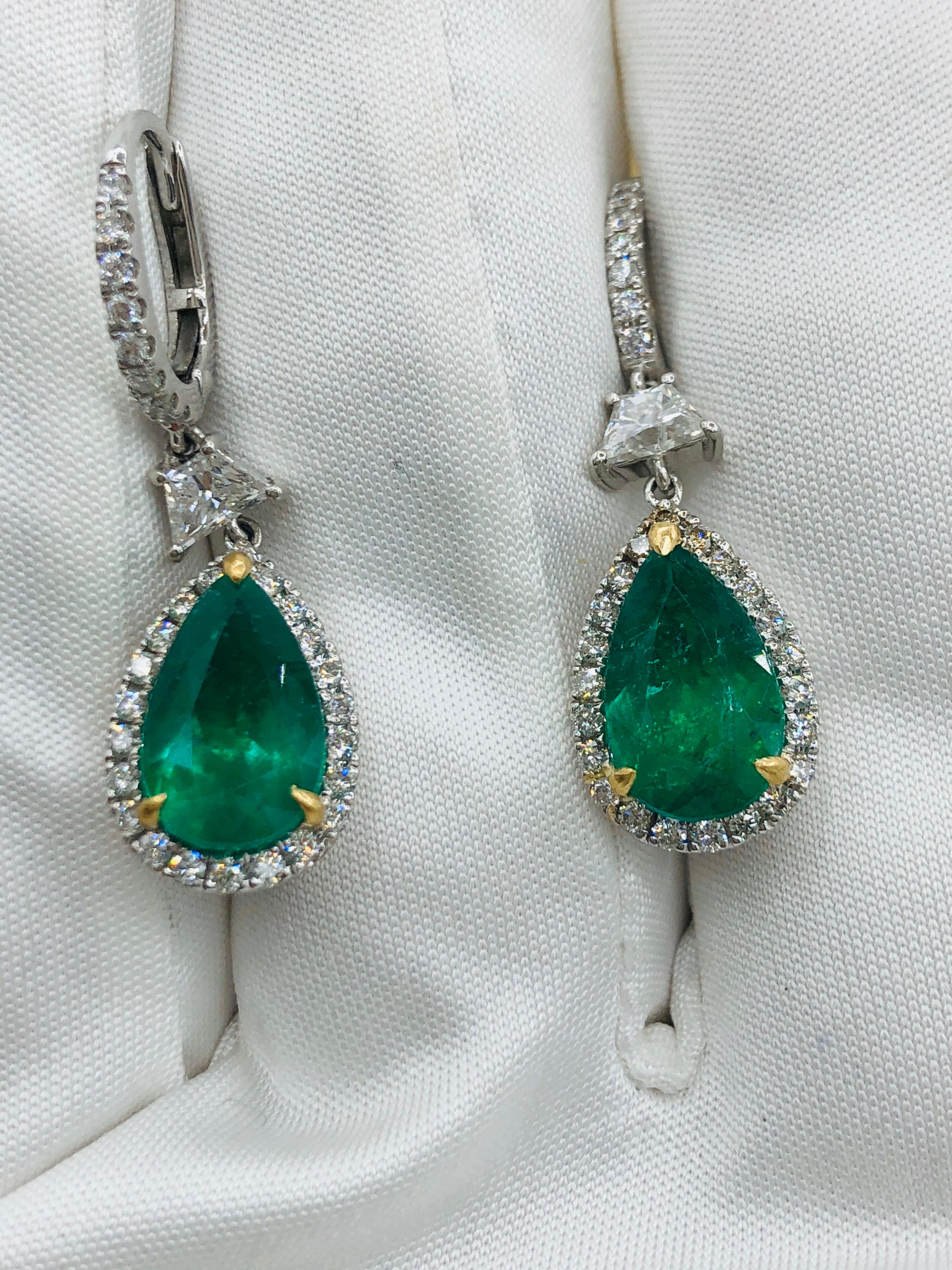 Emilio Jewelry Certified 6.70 Carat Vivid Green Colombian Emerald Earrings For Sale 3