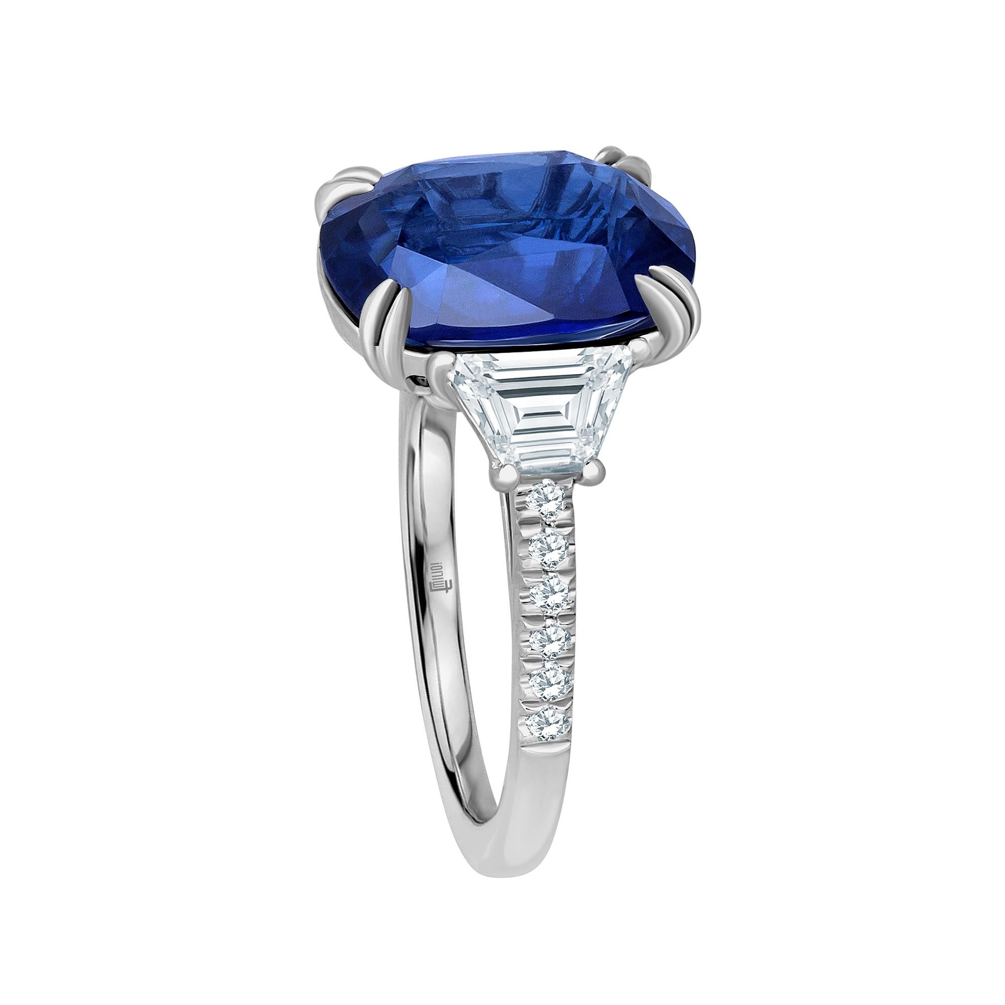 Emilio Jewelry Certified 7.04 Carat Vivid Cornflower Blue Sapphire Diamond Ring In New Condition In New York, NY