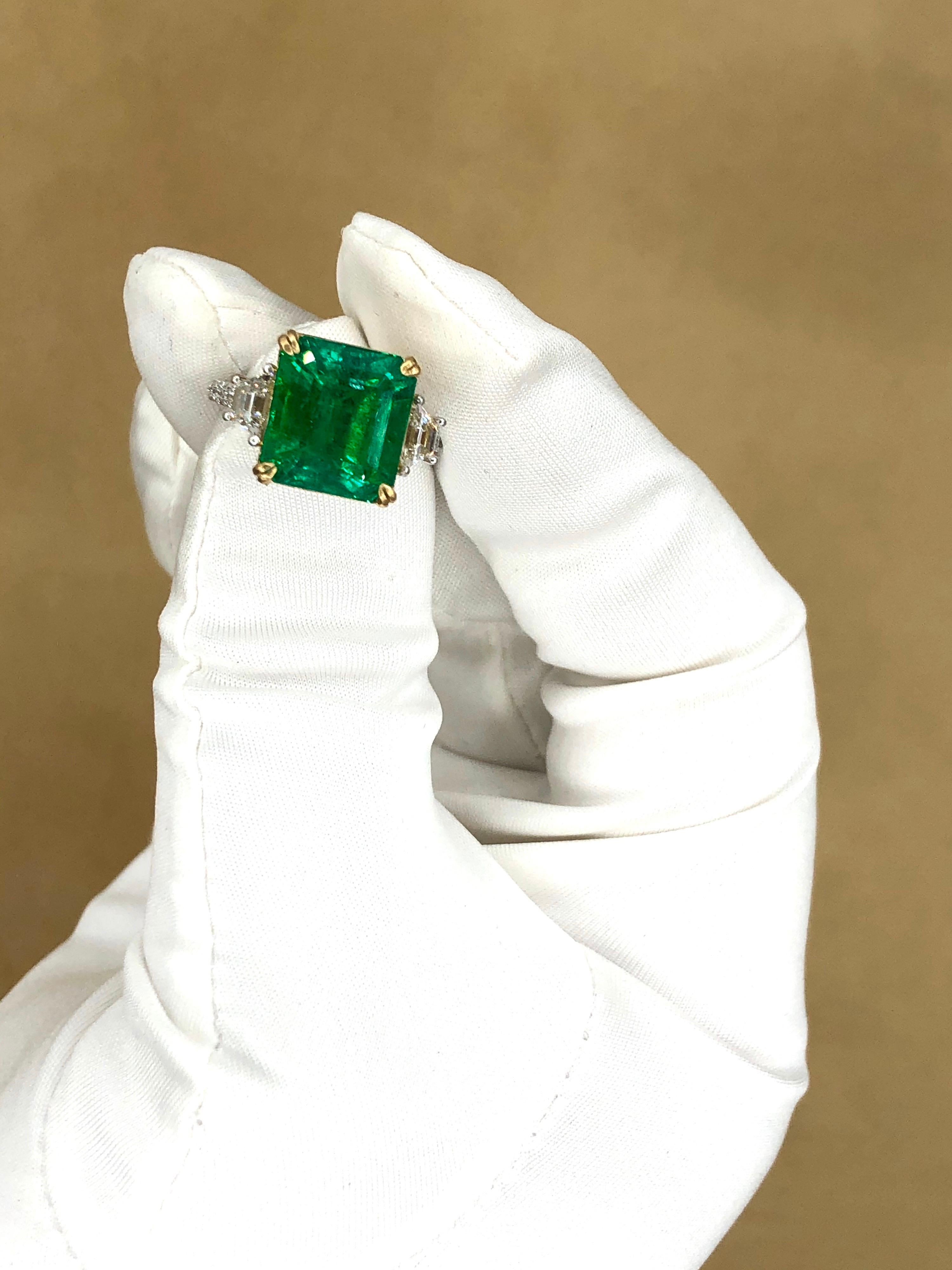 Emilio Jewelry Certified 8.46 Carat Vivid Green Colombian Emerald Diamond Ring In New Condition In New York, NY