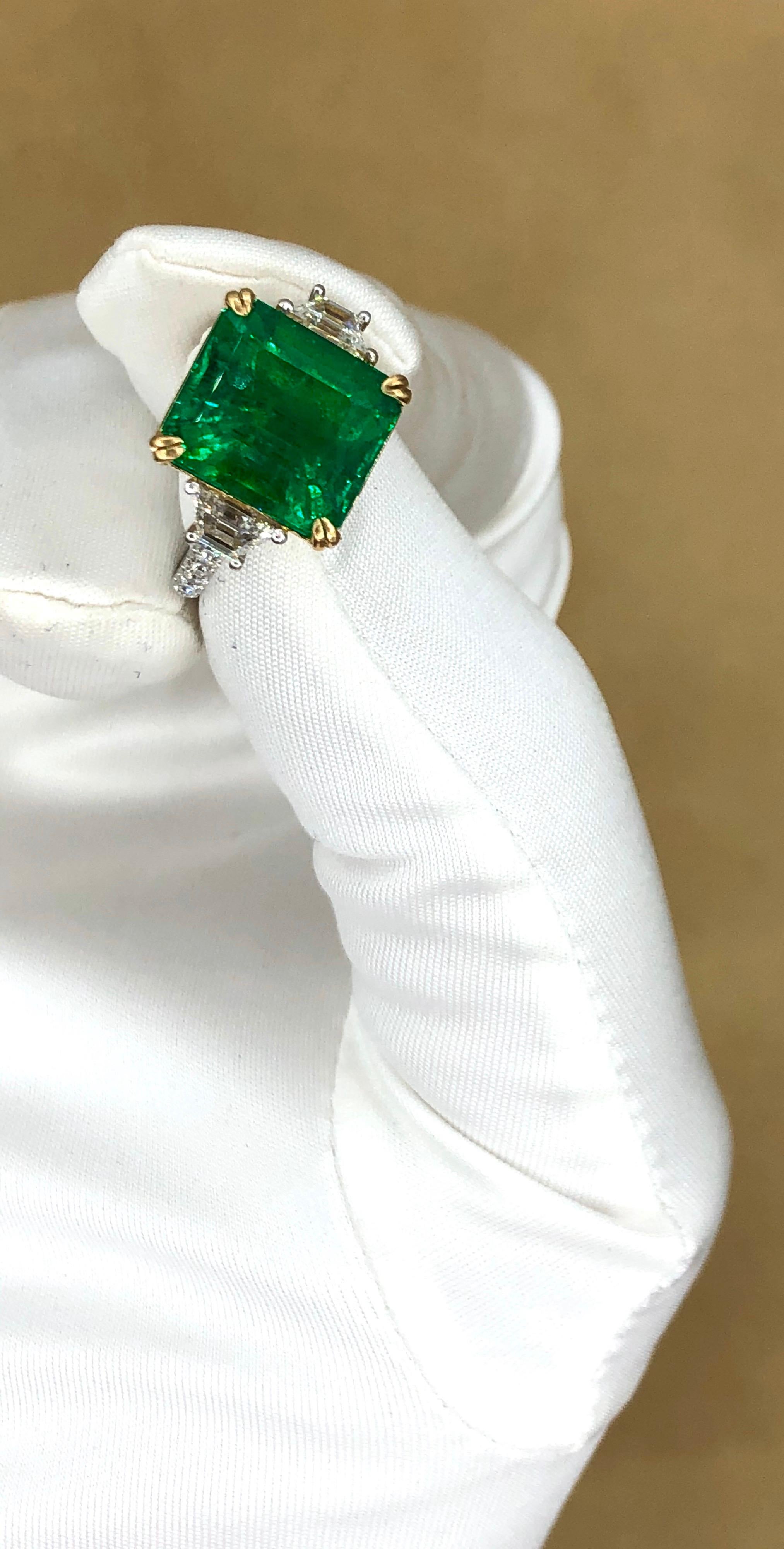 Women's or Men's Emilio Jewelry Certified 8.46 Carat Vivid Green Colombian Emerald Diamond Ring