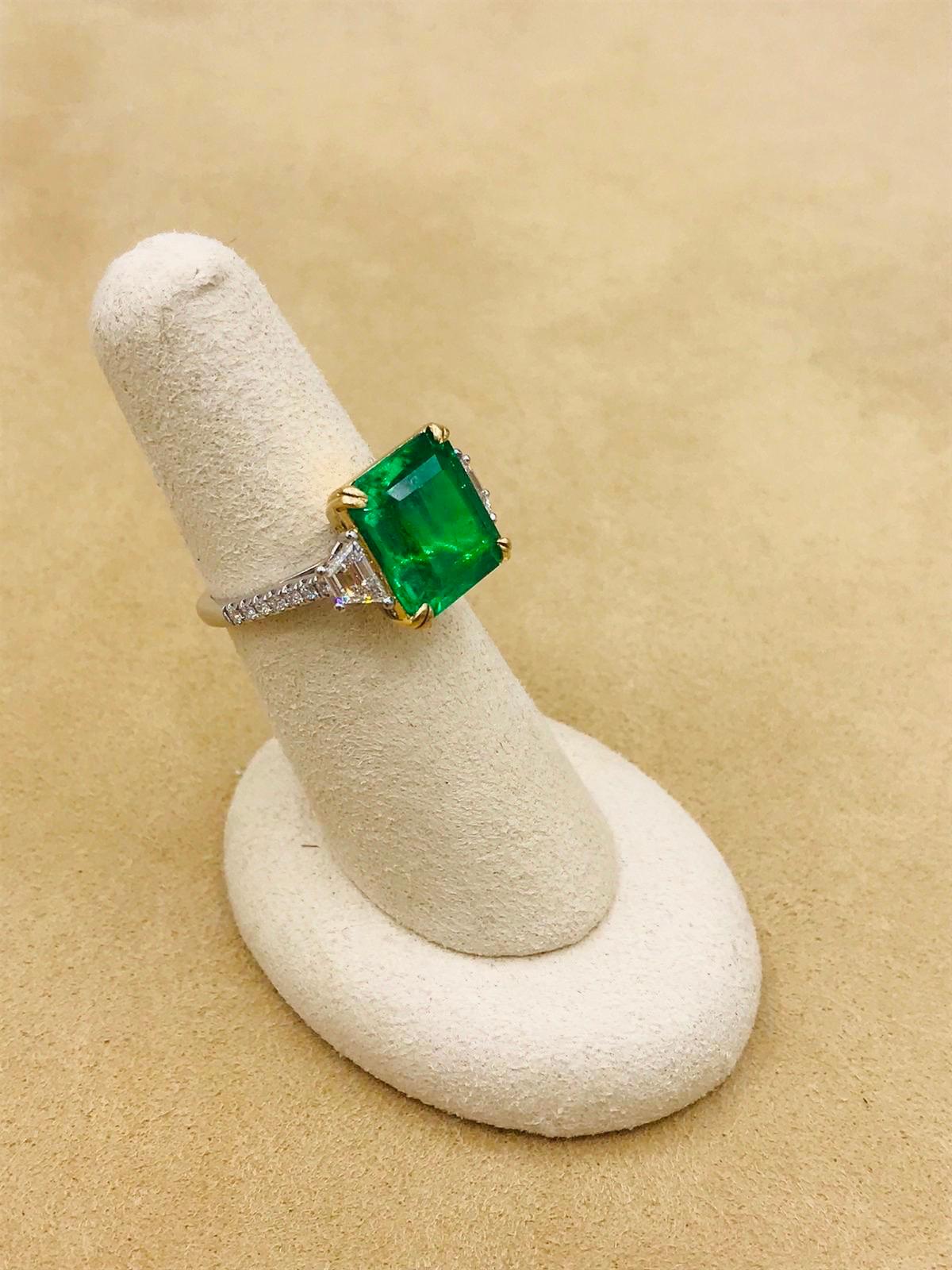 Emilio Jewelry Certified 8.46 Carat Vivid Green Colombian Emerald Diamond Ring 2