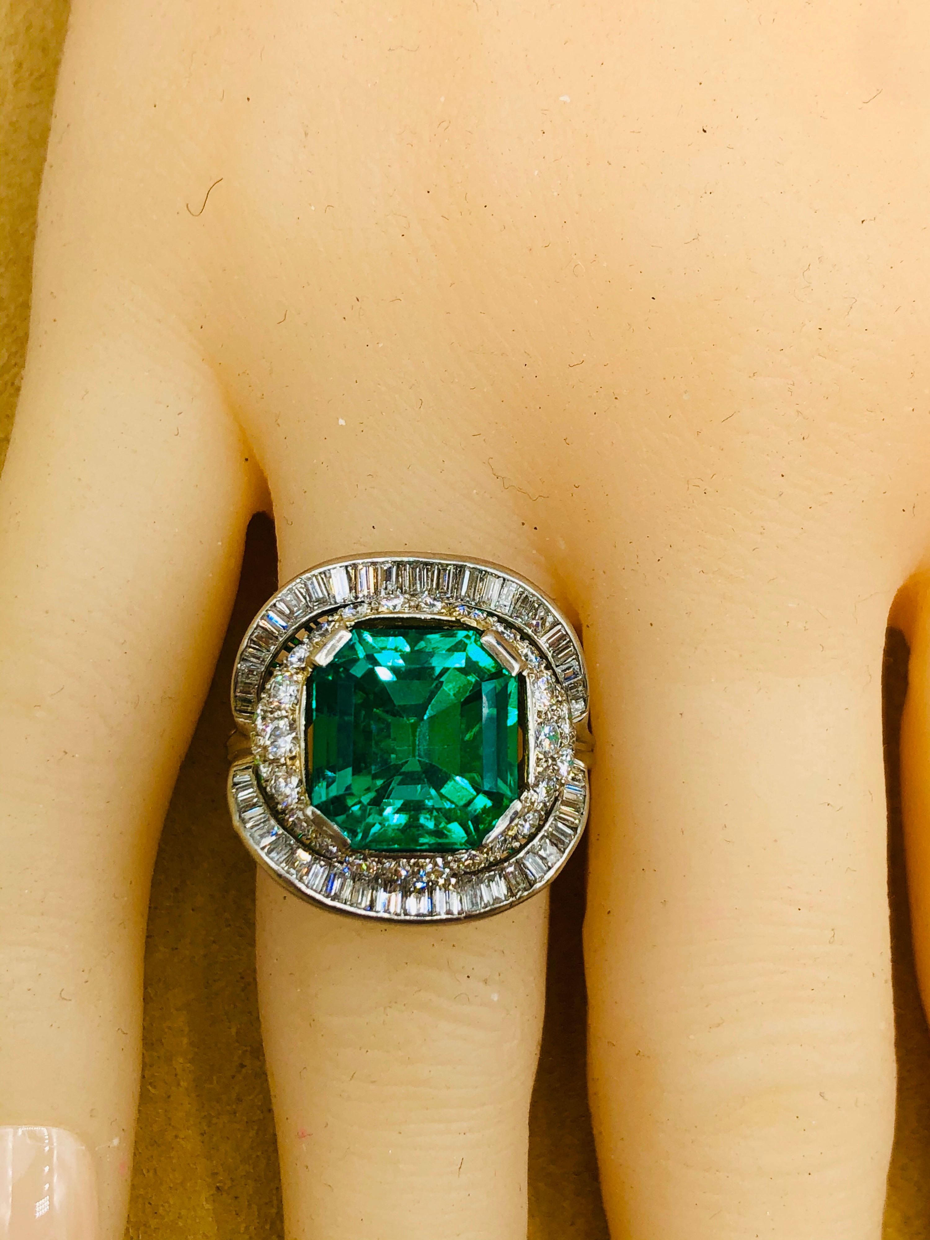 Emilio Jewelry Certified 9.08 Carat Muzo No Oil Colombian Emerald Ring In Excellent Condition For Sale In New York, NY