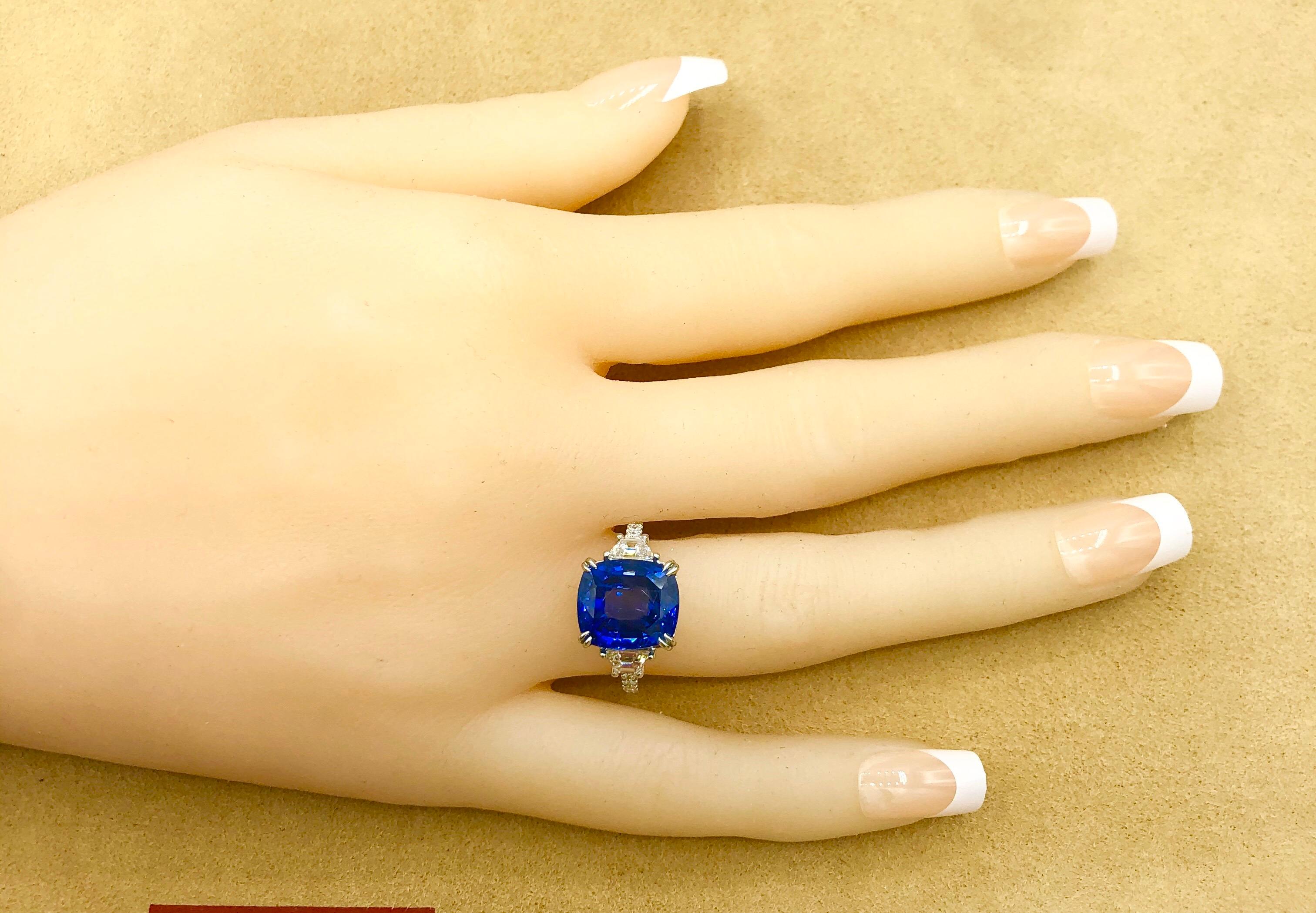 Emilio Jewelry Platinring mit zertifiziertem 8,54 Karat Saphir und Diamant im Kissenschliff im Angebot 4