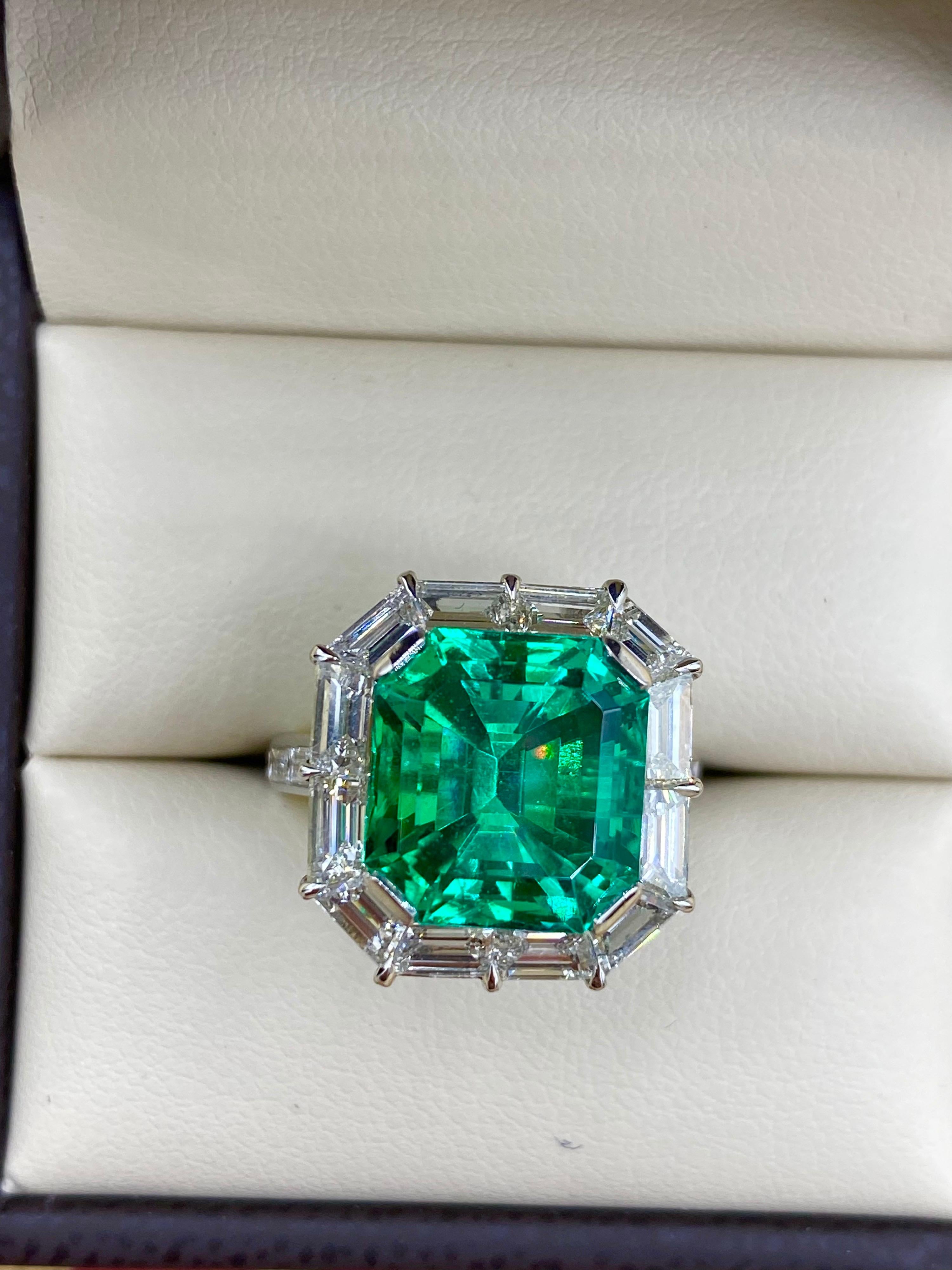 Women's or Men's Emilio Jewelry Certified Untreated No Oil Colombian Emerald Ring For Sale