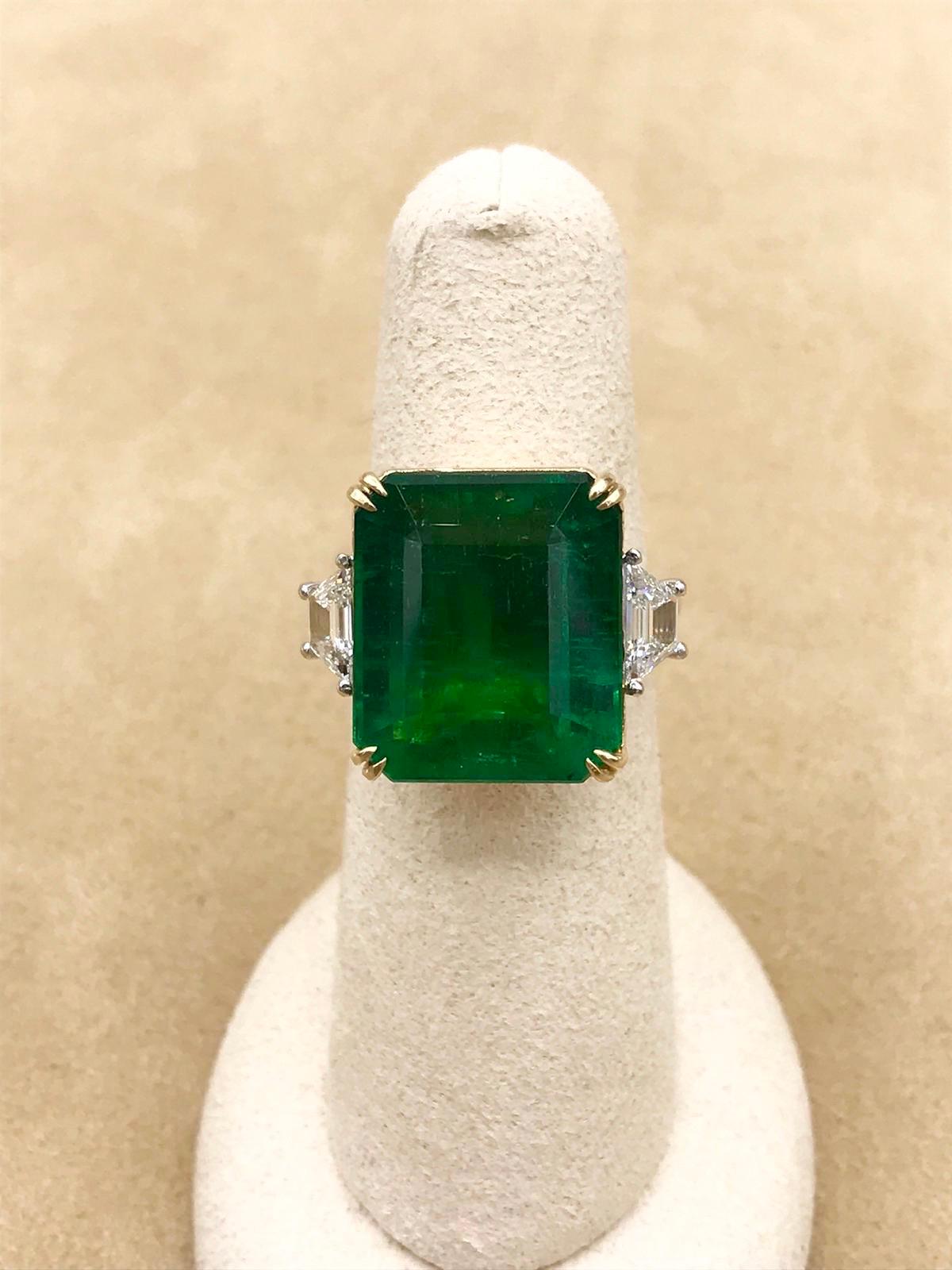 Emilio Jewelry zertifizierter lebhaft grüner 17,08 Karat Smaragd-Diamant-Ring im Zustand „Neu“ im Angebot in New York, NY