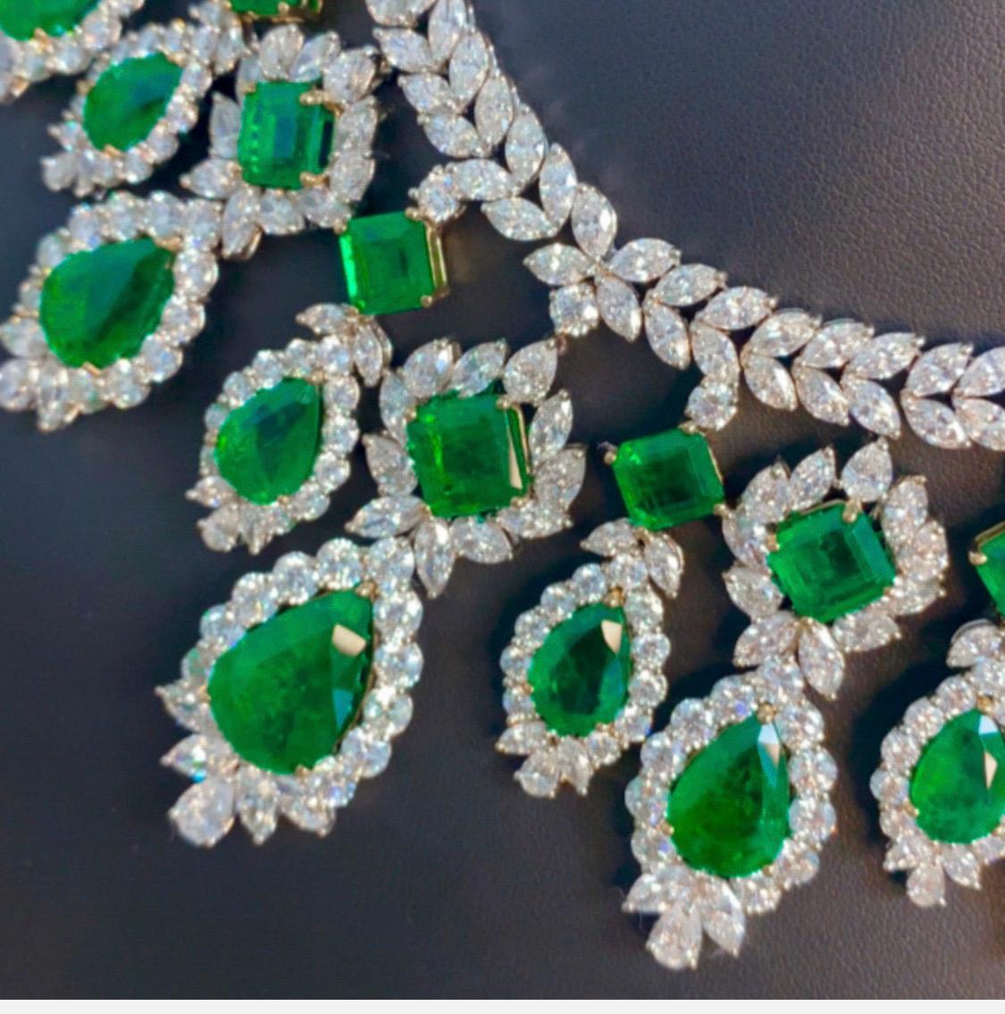 Emilio Jewelry Certified Vivid Green Emerald Necklace and Earring In New Condition For Sale In New York, NY
