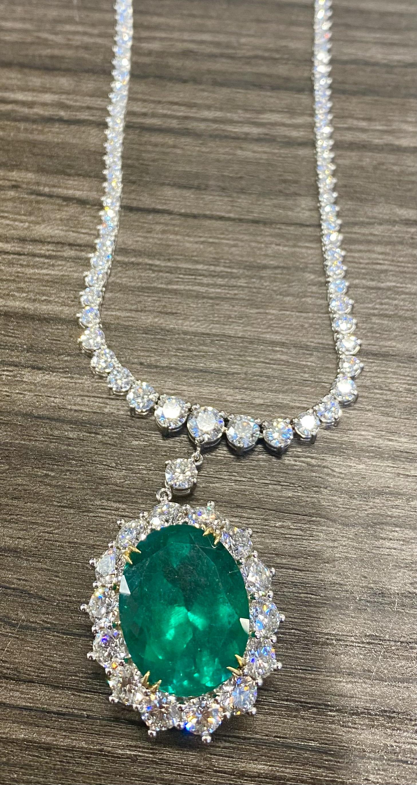 Oval Cut Emilio Jewelry Certified Vivid Green Over 20 Carat Colombian Emerald Necklace For Sale