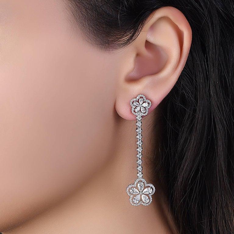Emilio Jewelry Dangle Flower Earring In New Condition For Sale In New York, NY