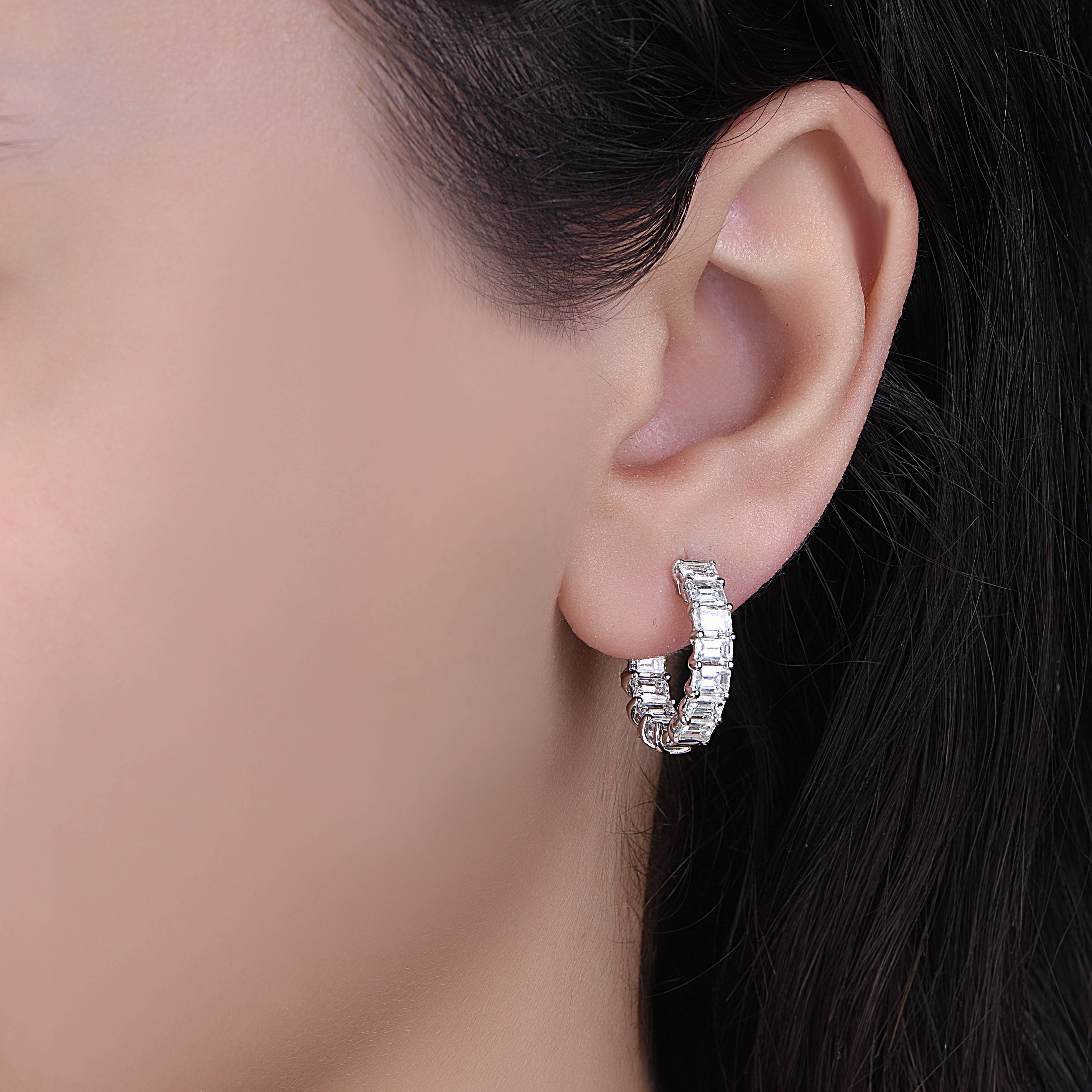 Great small diameter with large diamonds to wear everyday! About .75 inches top to bottom with our special push locking mechanism to ensure the hoops never fall off your ear! Measures 3.80mm wide and 18.30mm long
Approx total weight: 22 emerald cut