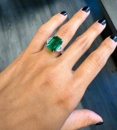 Emilio Jewelry Extraordinary 6.58 Carat Vivid Green  Emerald Ring