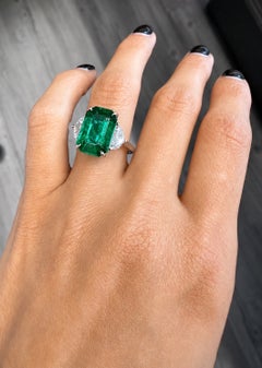 Emilio Jewelry Extraordinary 6.58 Carat Vivid Green  Emerald Ring