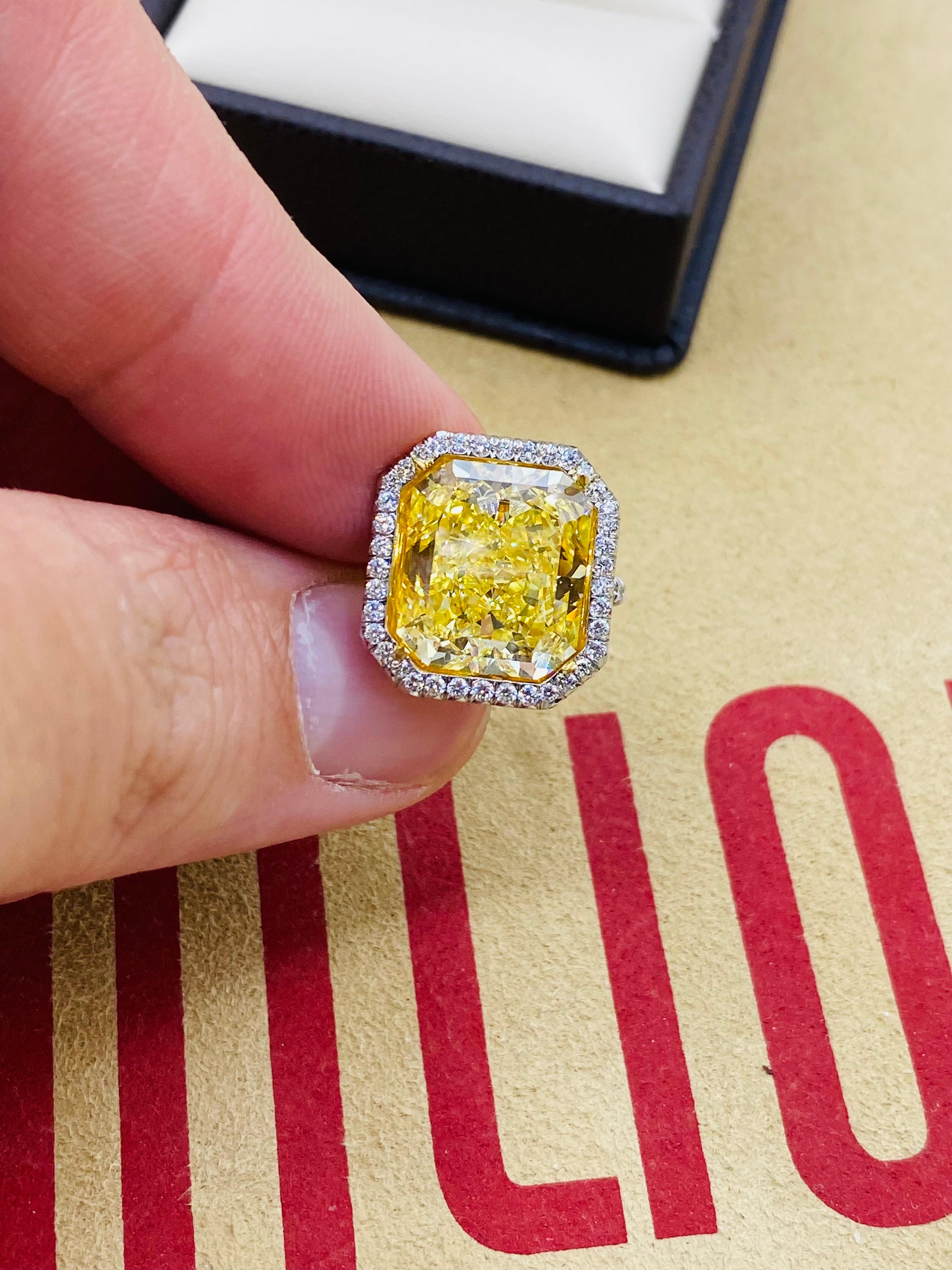 Emilio Jewelry Gia Certified 10.00 Carat Fancy Intense Yellow Diamond Ring In New Condition For Sale In New York, NY