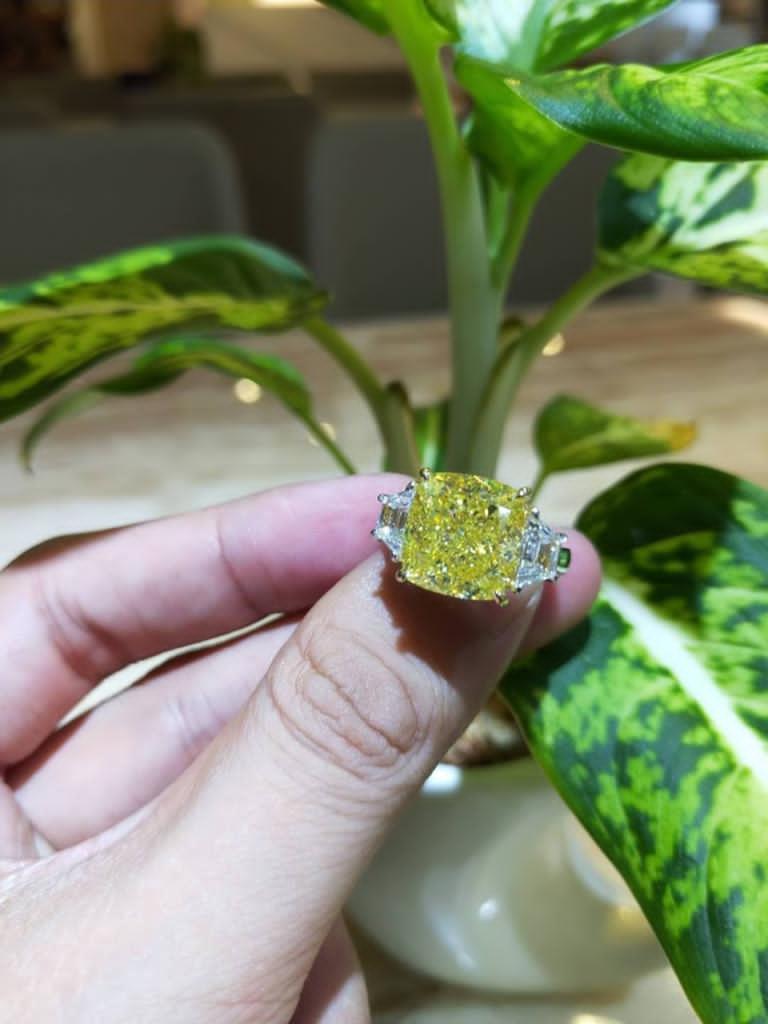 Women's or Men's Emilio Jewelry GIA Certified 10.00 Carat Fancy Intense Yellow Diamond Ring For Sale