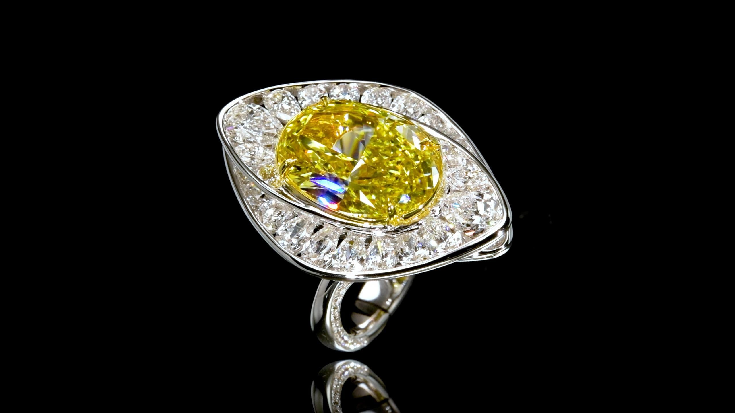 Anello con diamante giallo intenso certificato Gia 10,50 carati di Emilio Jewelry in vendita 1