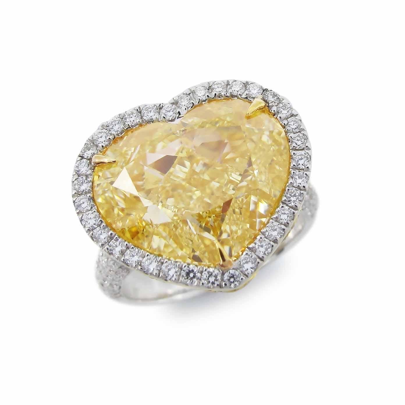 Emilio Jewelry Bague en diamant jaune élégant certifié Gia de 12,00 carats Neuf - En vente à New York, NY