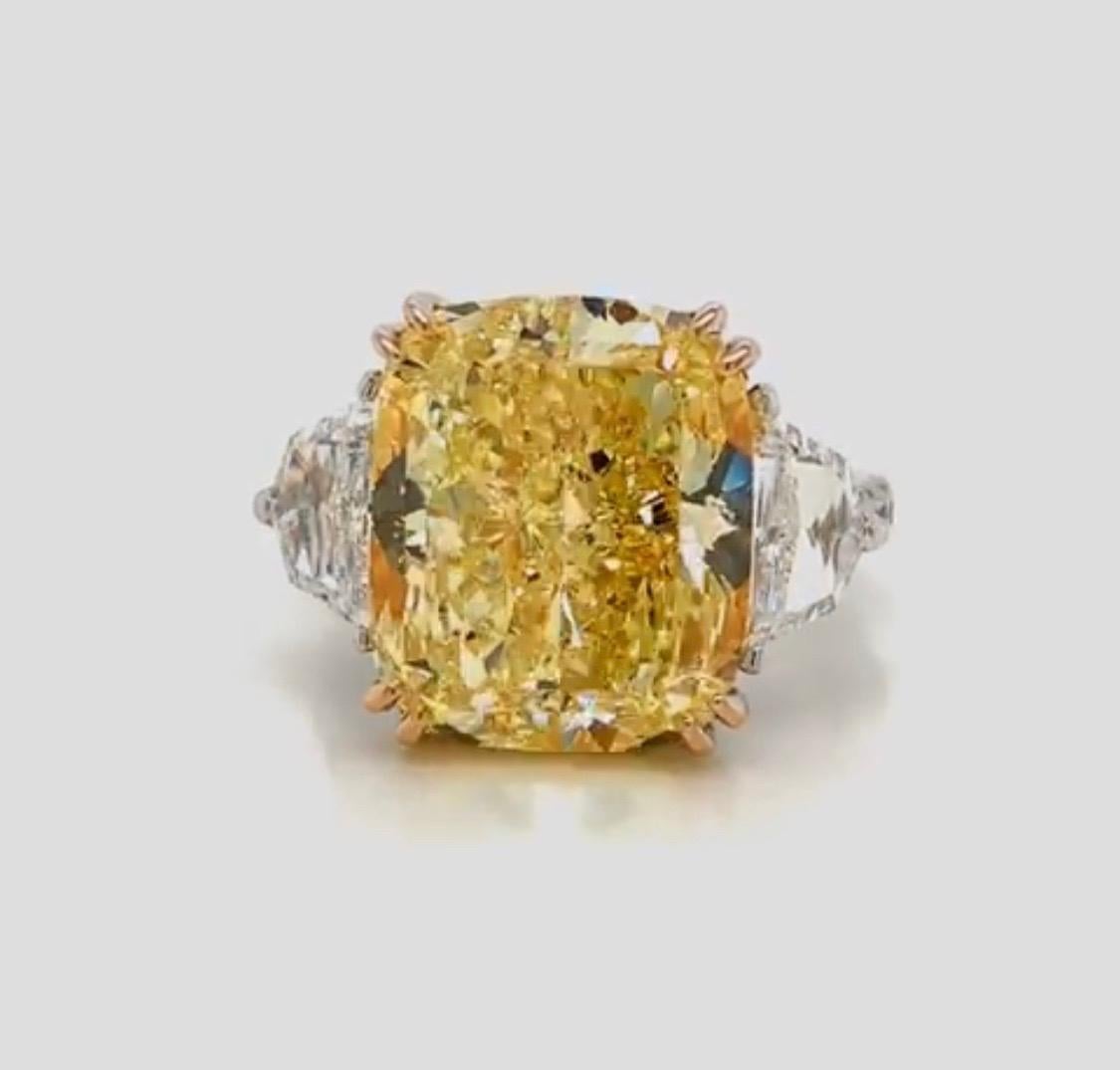 Emilio Jewelry, bague avec diamant jaune intense de 13,00 carats certifié GIA  Neuf - En vente à New York, NY