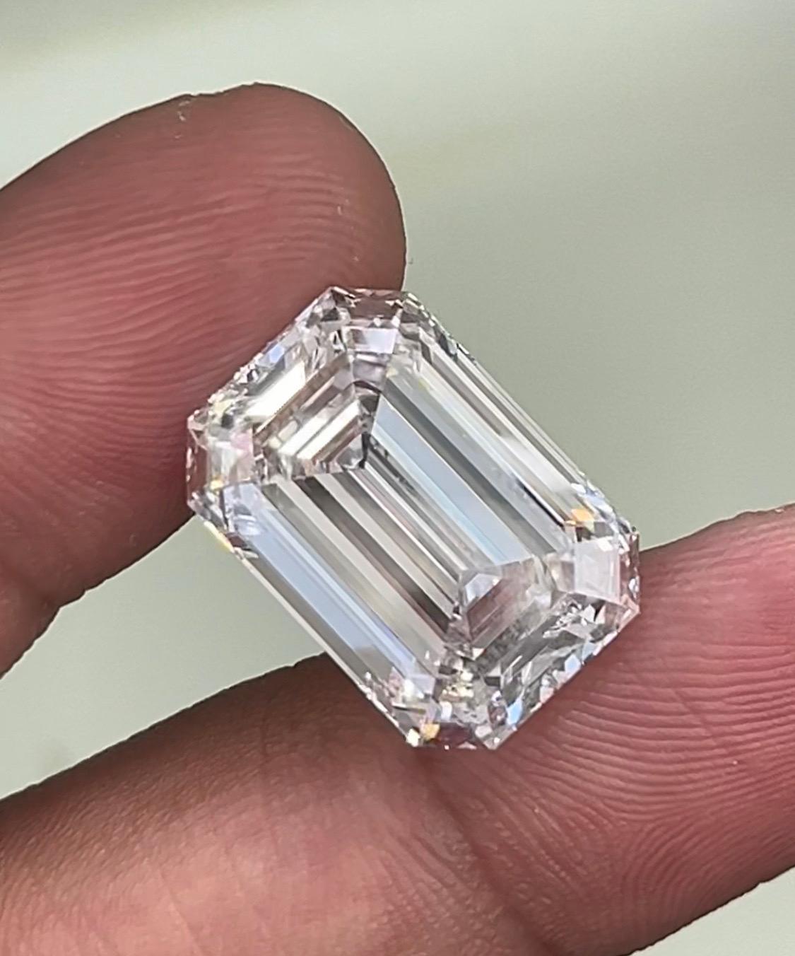 Emilio Jewelry GIA zertifiziert 14,00 Karat D lupenreine Golconda Smaragdschliff Diamant im Zustand „Neu“ im Angebot in New York, NY